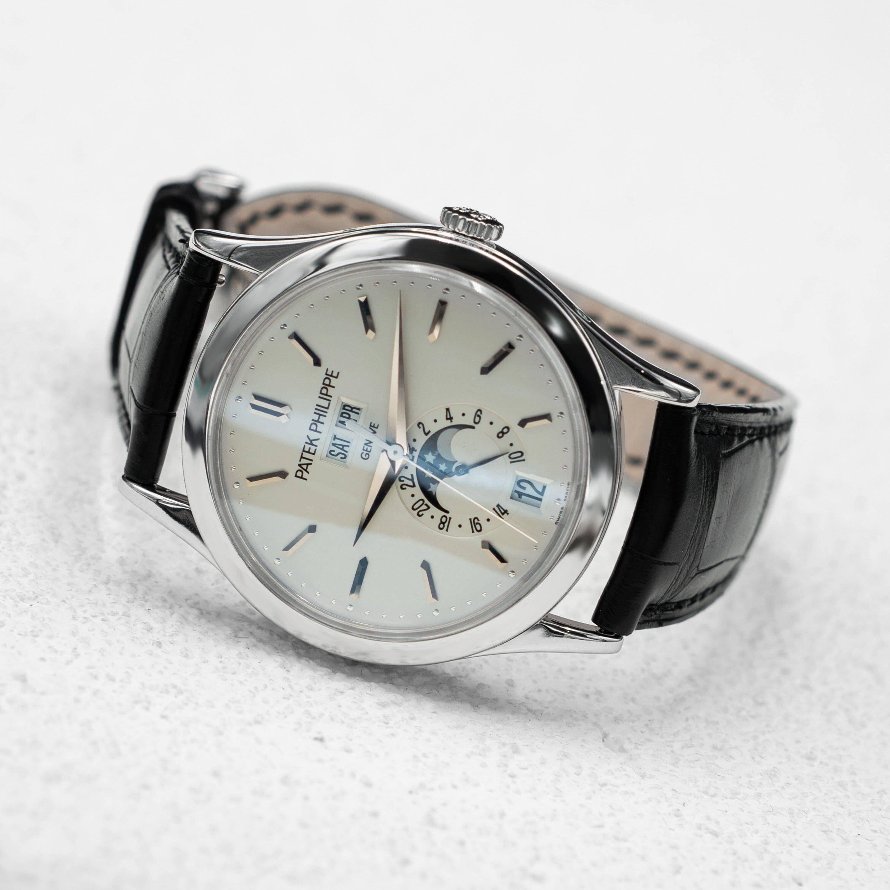 Patek Philippe Komplikationen 5396G-011 Silber Zifferblatt Herrenuhr Box Papiere im Angebot 3