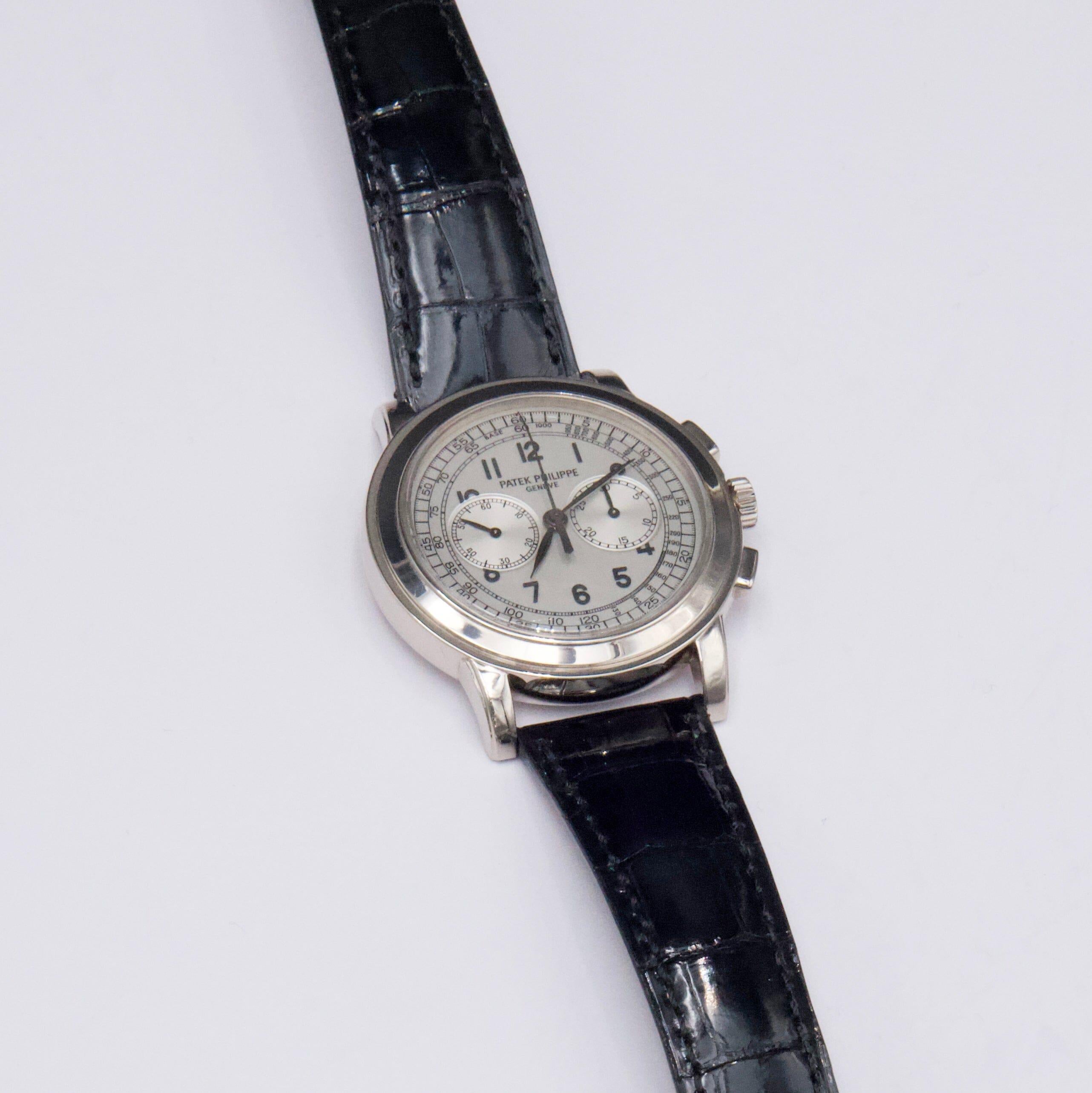 Patek Philippe Komplikationen Chronograph 5070G Silber Zifferblatt Herrenuhr Box Papiere im Zustand „Hervorragend“ im Angebot in Great Neck, NY