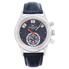 Patek Philippe Montre Complications pour homme en or blanc avec cadran bleu, modèle 5960/01G-001