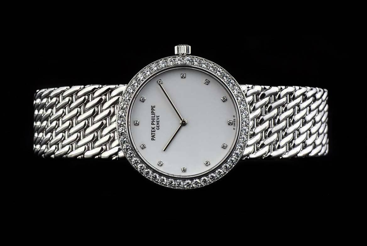 Women's or Men's Patek Philippe Diamond Set Calatrava Mid Size Manual Wind Wristwatch