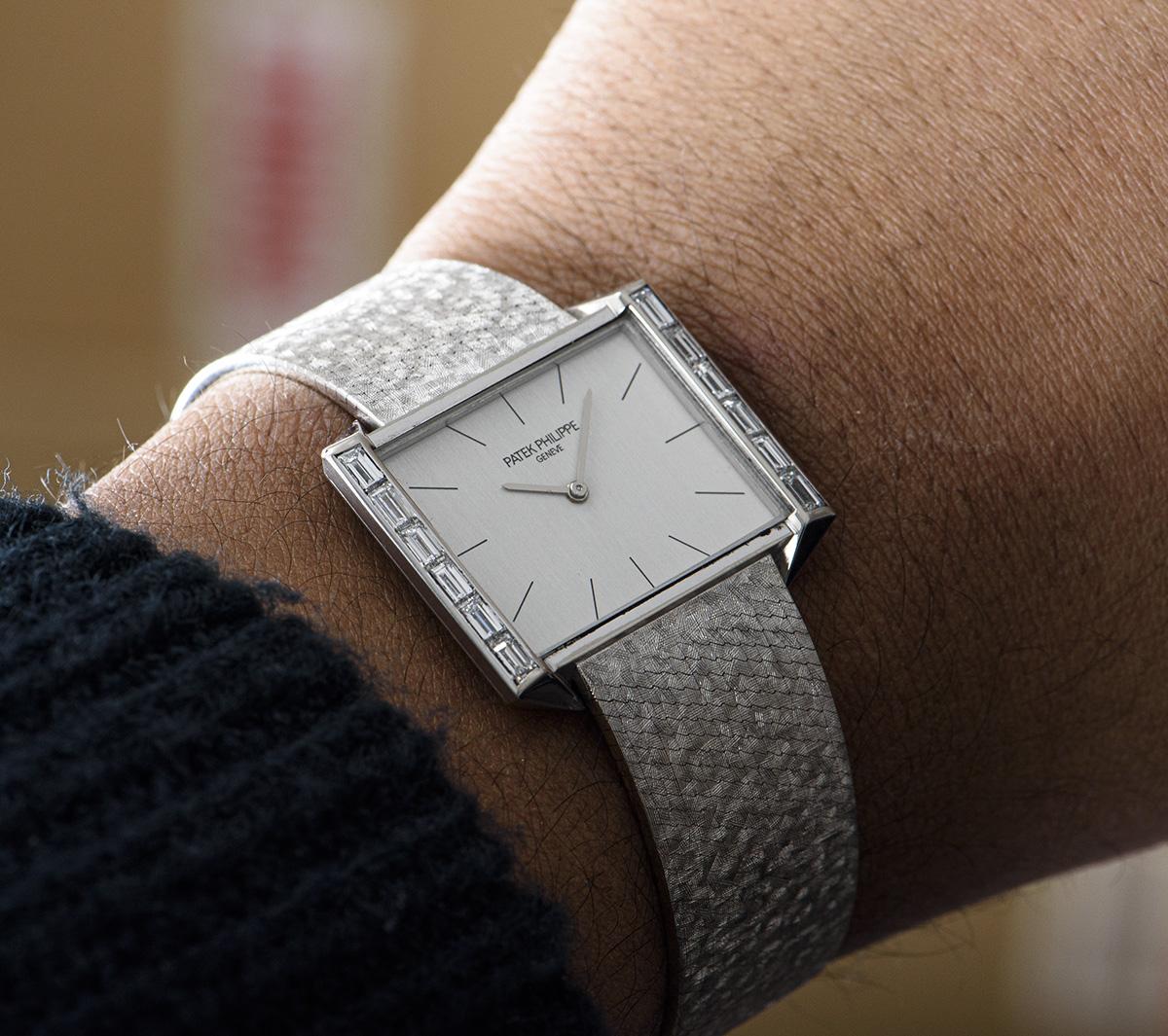 Patek Philippe Dress Watch Vintage Mid-Size 18k White Gold Silver Dial 3506/2 In Excellent Condition In London, GB