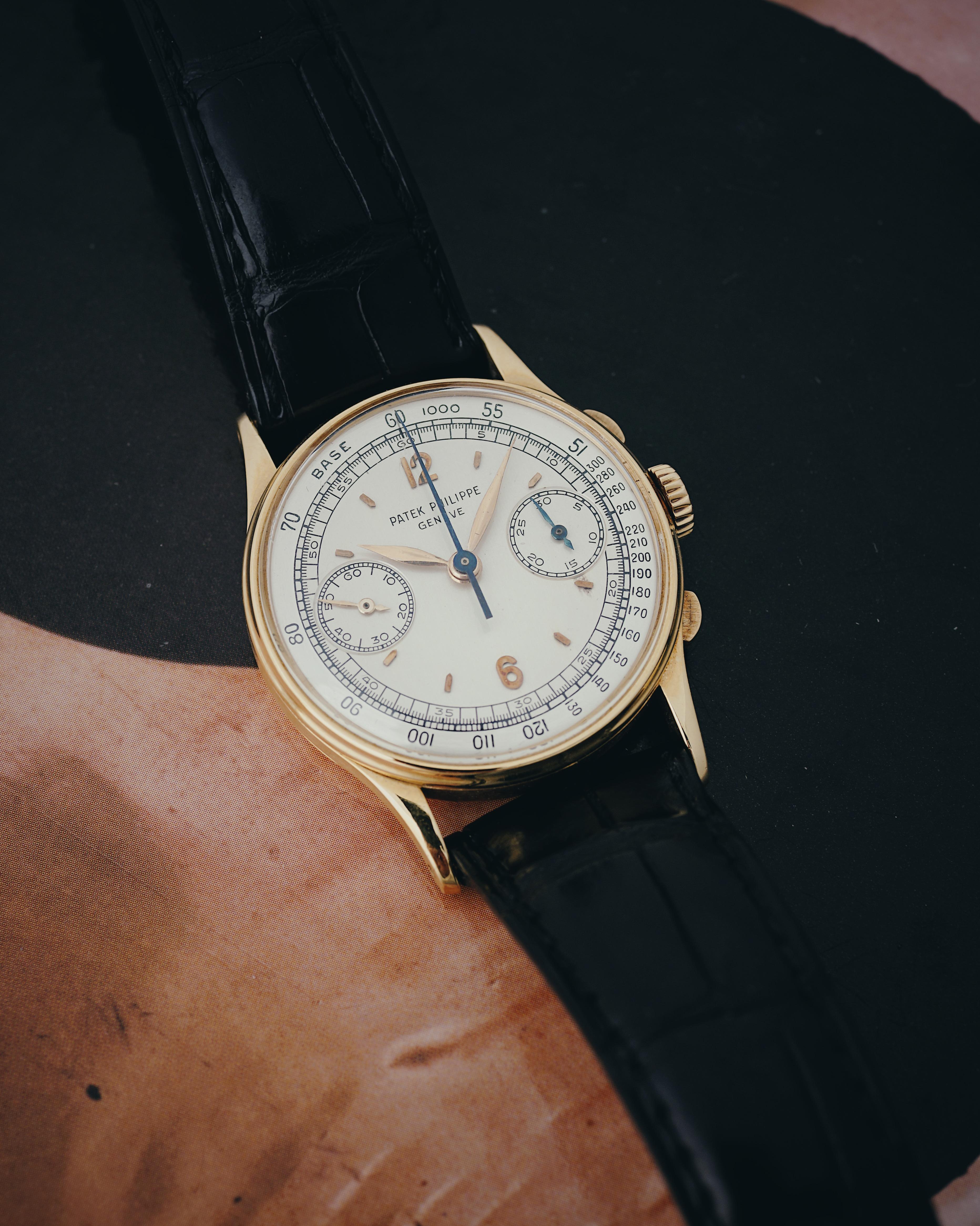 Patek Philippe, élégante et rare montre-bracelet en or 18 carats avec chronographe Ref. 130, 1947 Bon état - En vente à Paris, FR