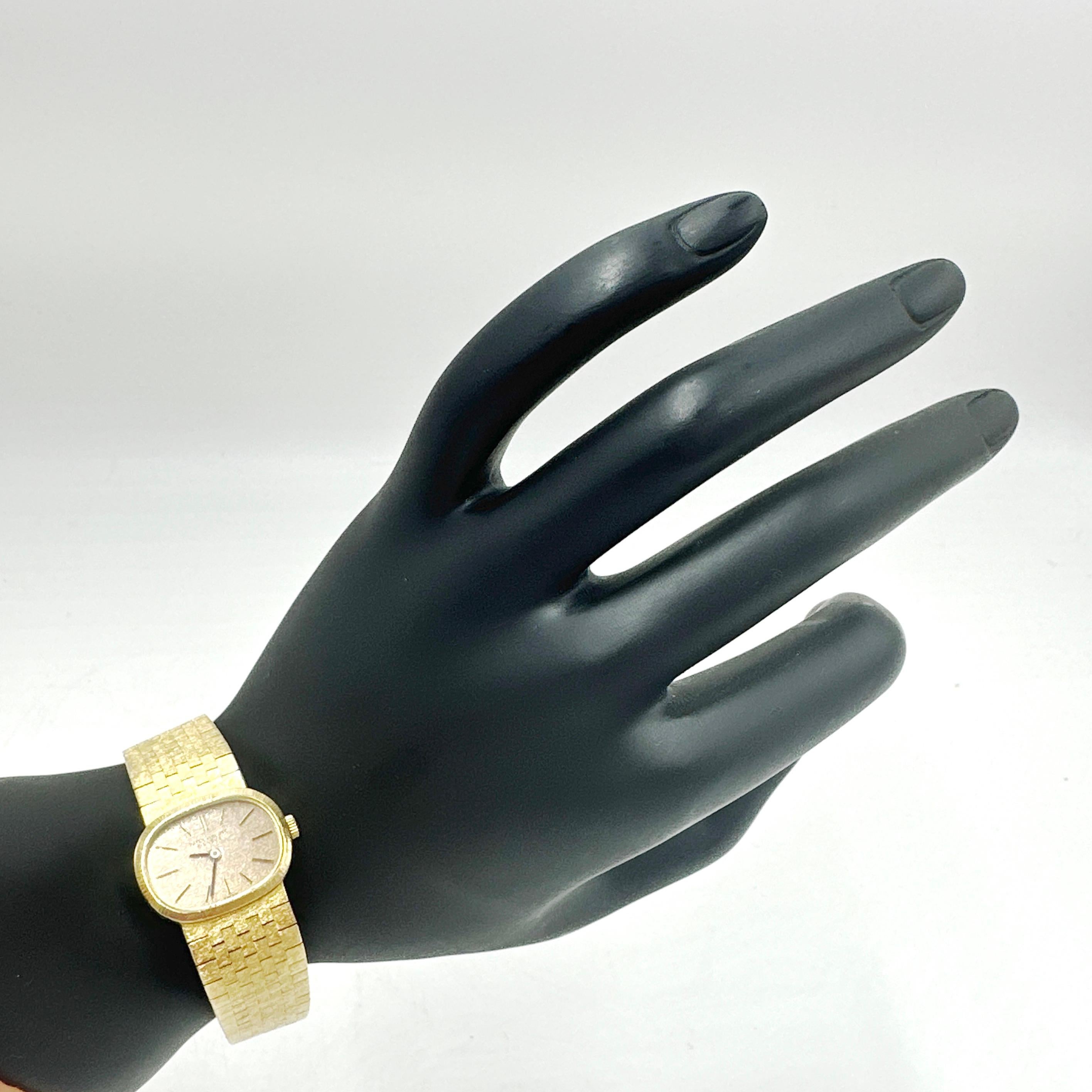 PATEK PHILIPPE Ellipse 18k Yellow Gold Ladies Mechanical Wristwatch 3373/1 In Good Condition In Victoria, BC