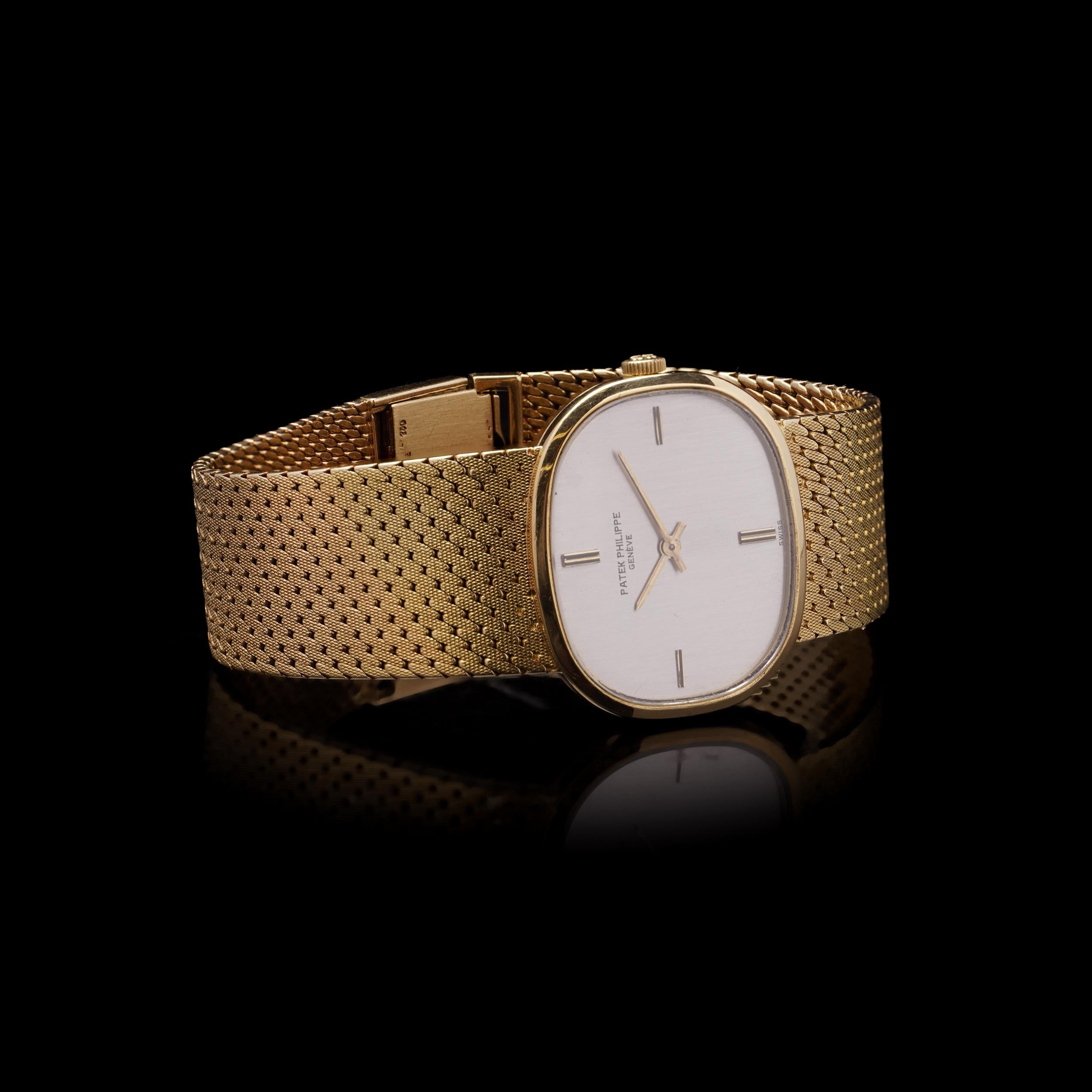 Patek Philippe ellipse 18kt Yellow Gold Manual Wind Wristwatch. In Good Condition For Sale In Braintree, GB