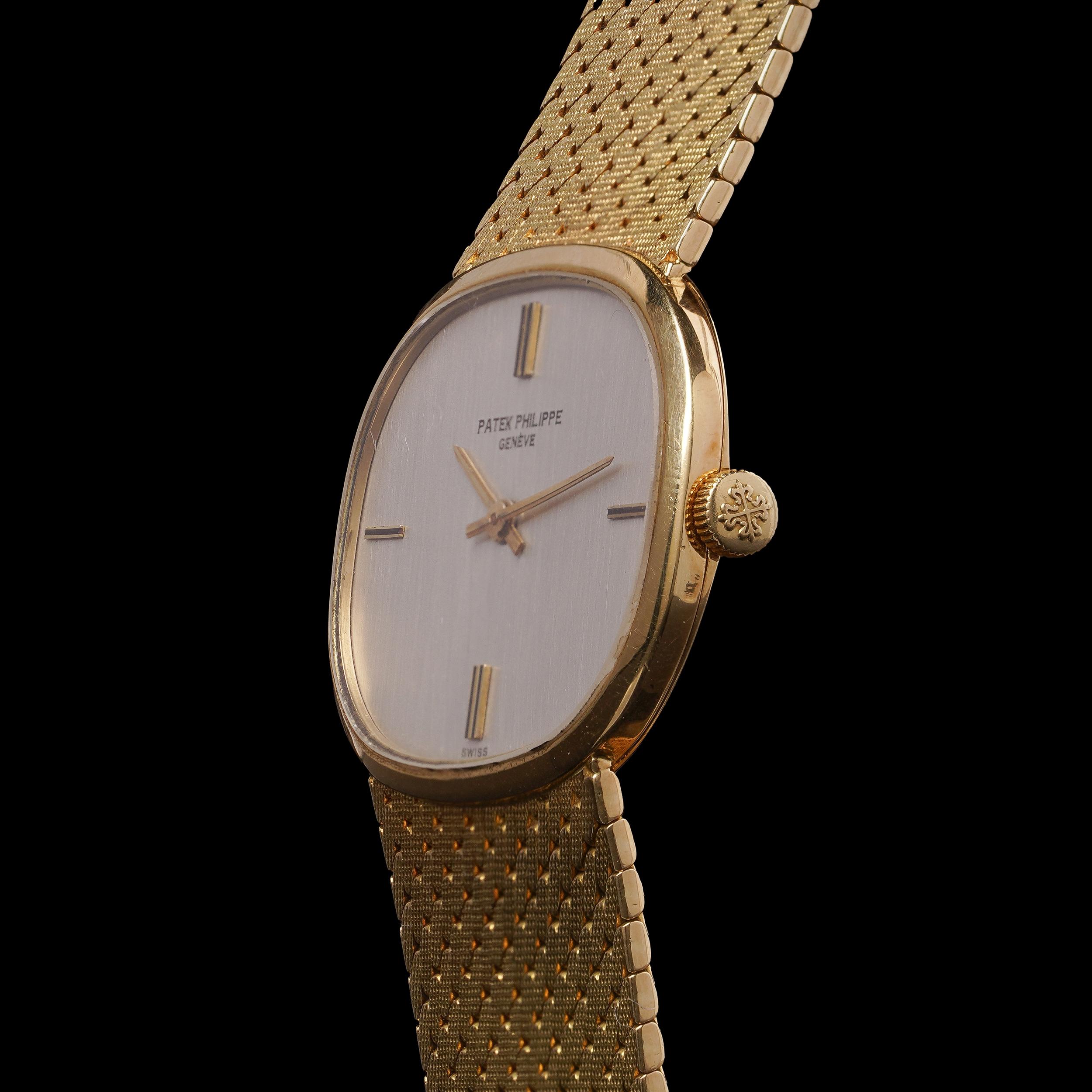 Patek Philippe ellipse 18kt Yellow Gold Manual Wind Wristwatch. For Sale 4