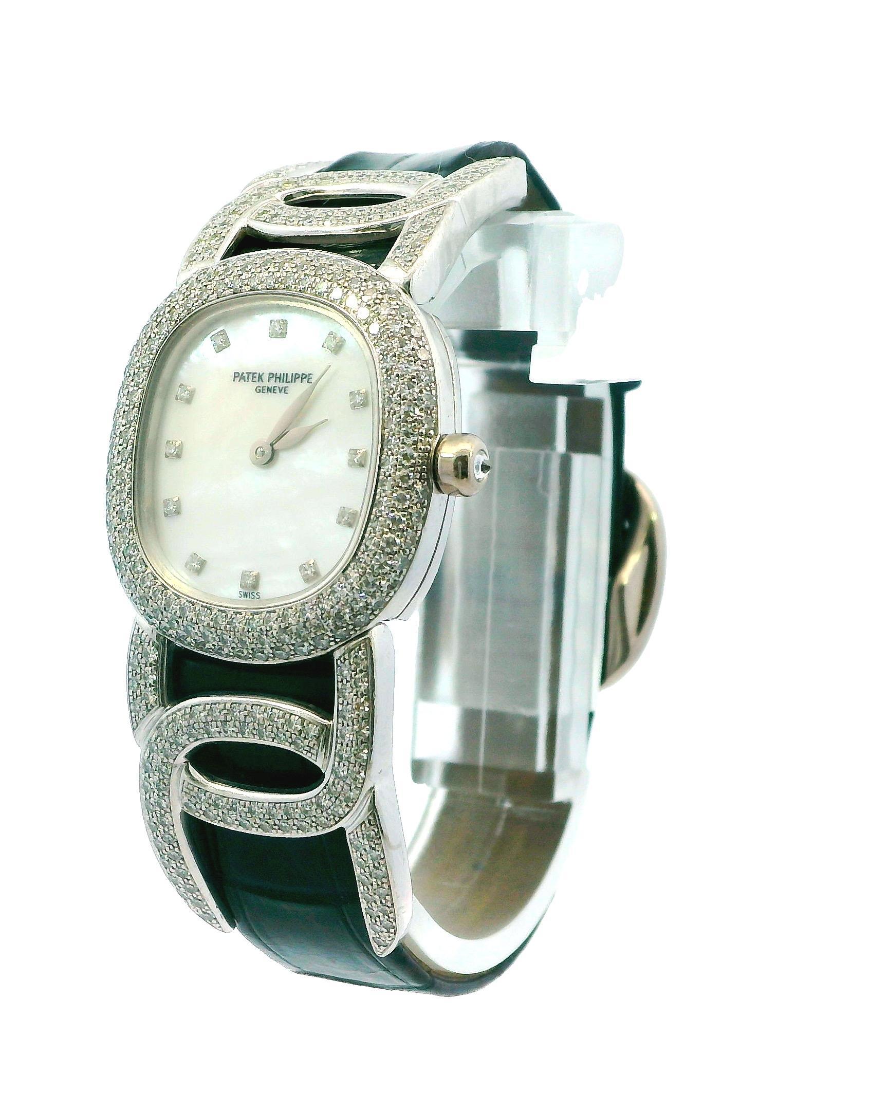 Donna Patek Philippe Ellipse 4832 Oro bianco 18 carati Pave MOP Quadrante Scatola e documenti in vendita