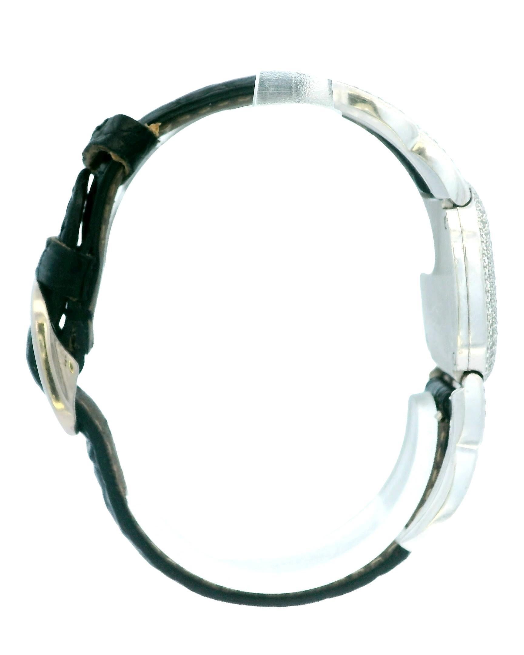 Taille simple Patek Philippe Ellipse 4832 Montre pour femme en or blanc 18 carats avec cadran MOP pavé en vente
