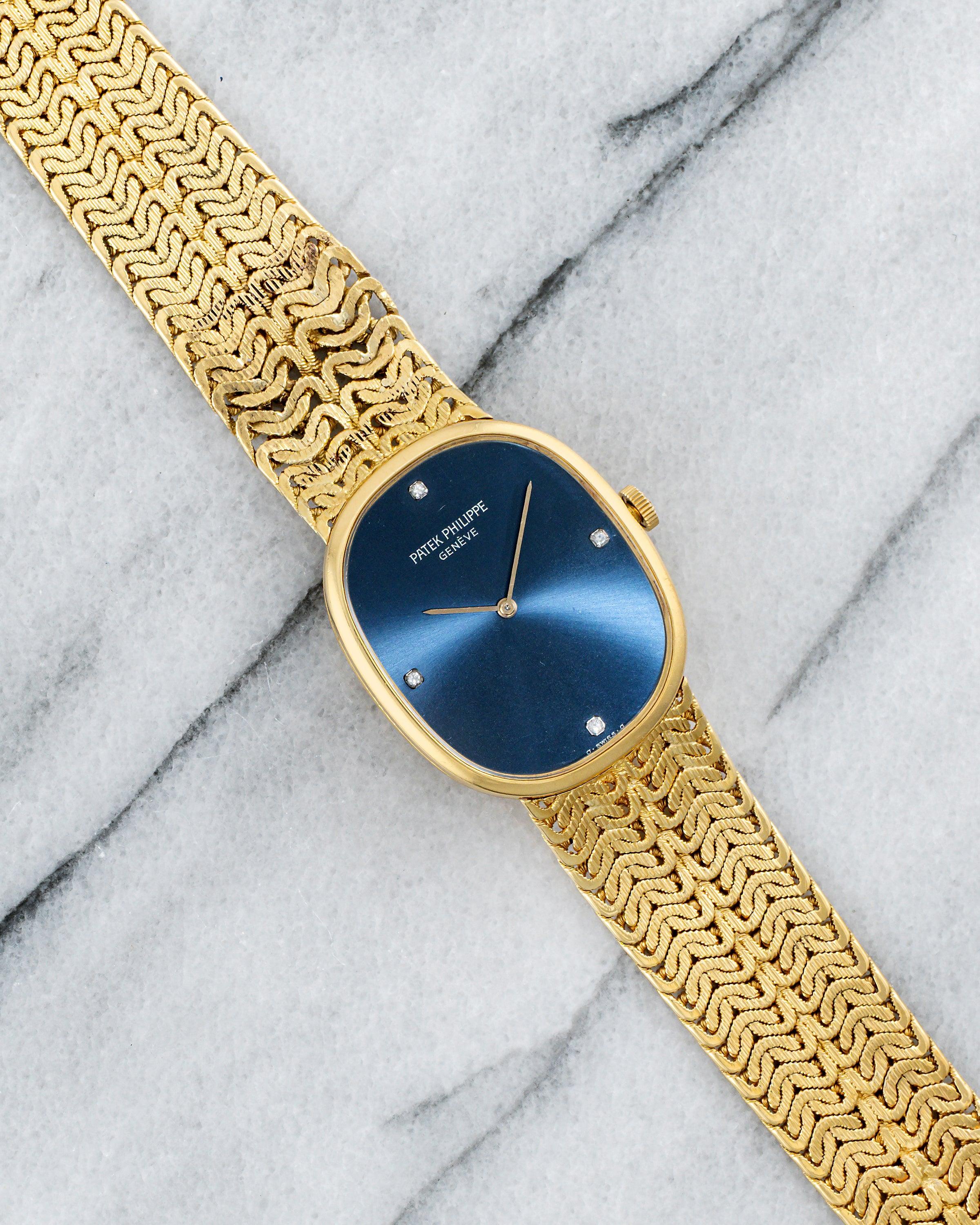 Ecco un Patek Philippe Ellipse d'epoca referenza 3748 a carica manuale in oro giallo 18 carati con quadrante blu con diamanti a raggiera degli anni Ottanta. Tiene benissimo il tempo ed è perfettamente funzionante. Le misure includono una cassa di