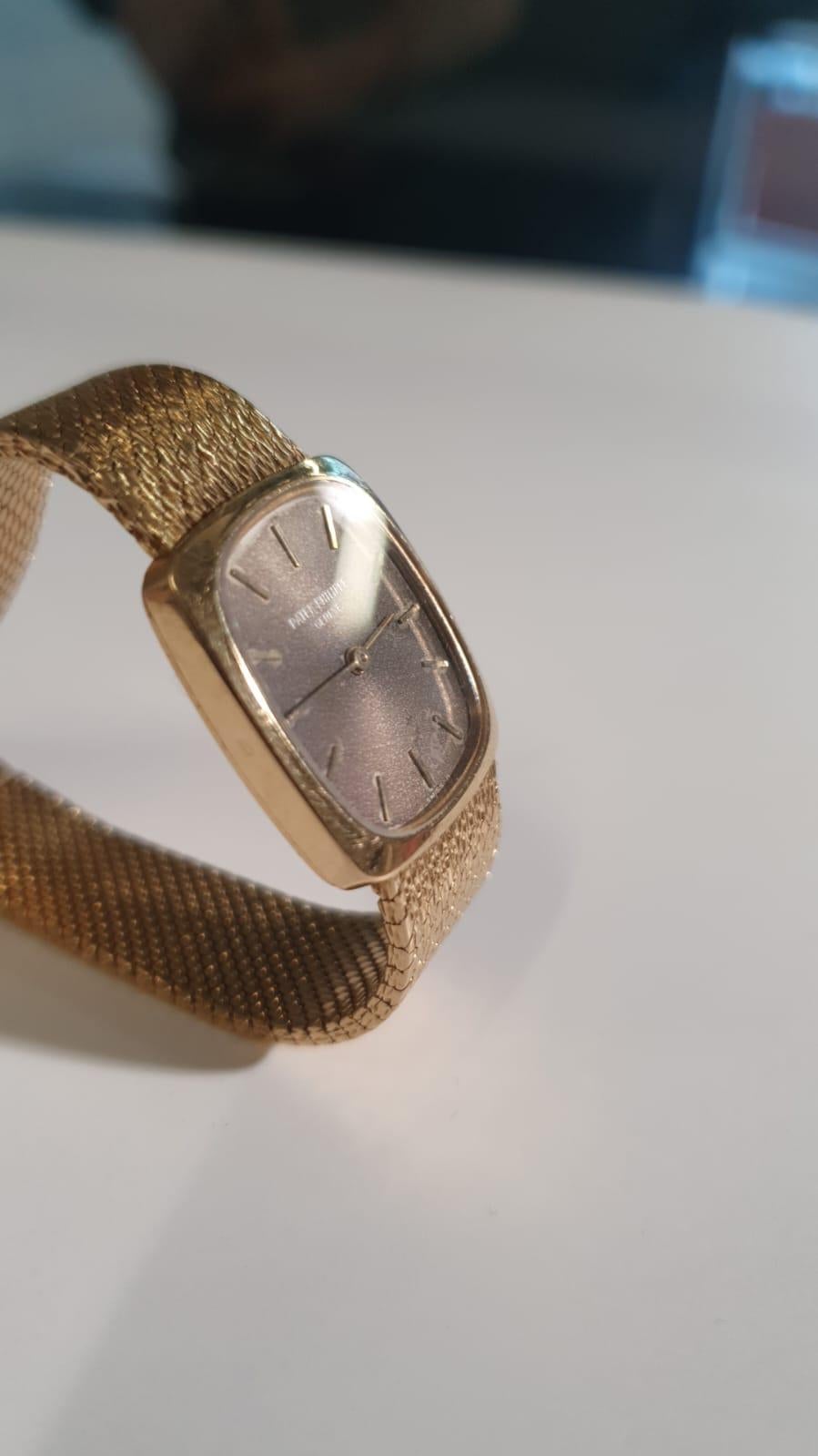 Patek Philippe Ellipse Lady 18 Karat Yellow Gold 2