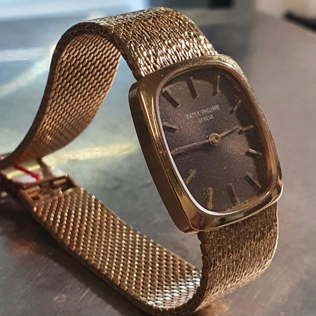 Patek Philippe Ellipse Lady 18 Karat Yellow Gold 3