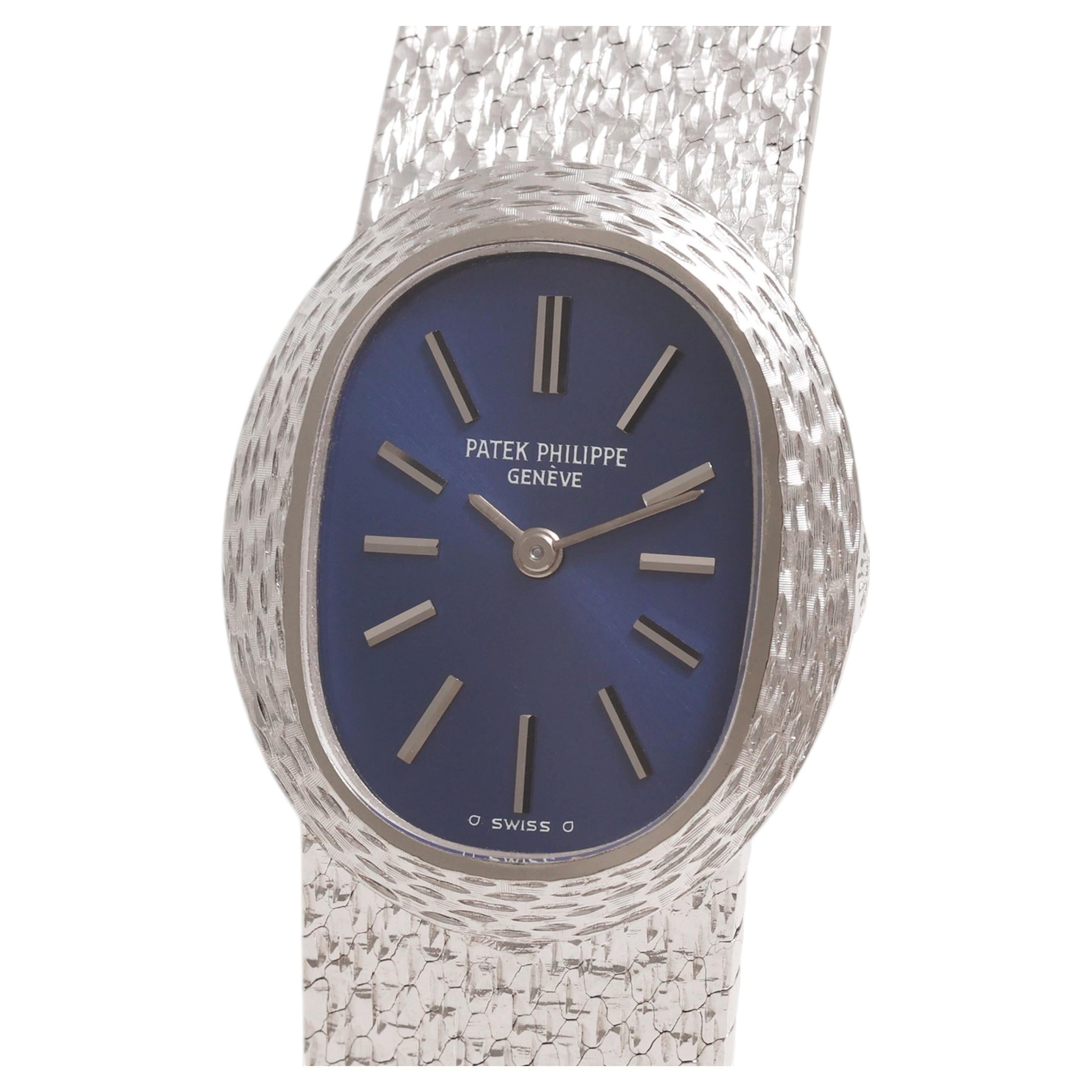 Patek Philippe Ellipse Ref. 4111/1 - Montre femme en or blanc 18 carats, cadran soleil bleu