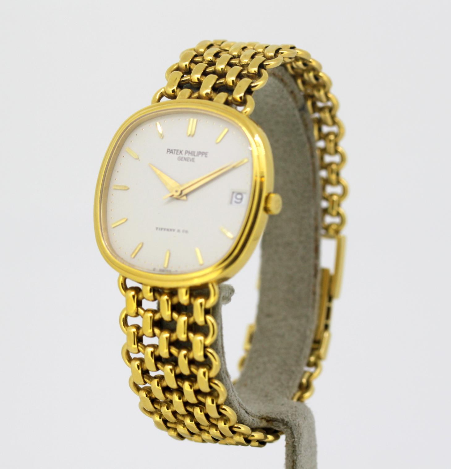 Patek Philippe For Tiffany & Co - Full 18K Gold - Women - 1980-1989 

Gender: Ladies 
Case Diameter : 33 mm 
Watchband Material: 18K Gold 
Case material : 18K Gold 
Display Type:	Analogue	
Dial: White ( See Photos ) 
Clasp : Jewellery Clasp 
Glass :