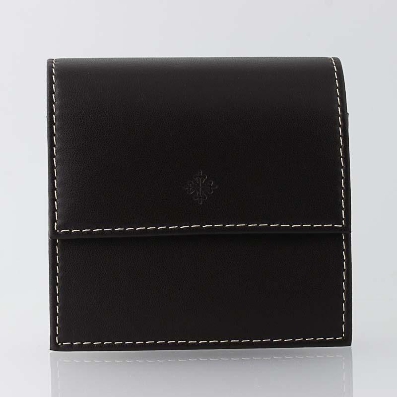 Brand: Patek Philippe - Geneve Switzerland
Item: Travel Watch Case
Material: Brown Leather
Comes new in unopened bag with cushion and card.
Closure: Double Snap
Pockets inside of case and cushion
 Measurements:
Case 4