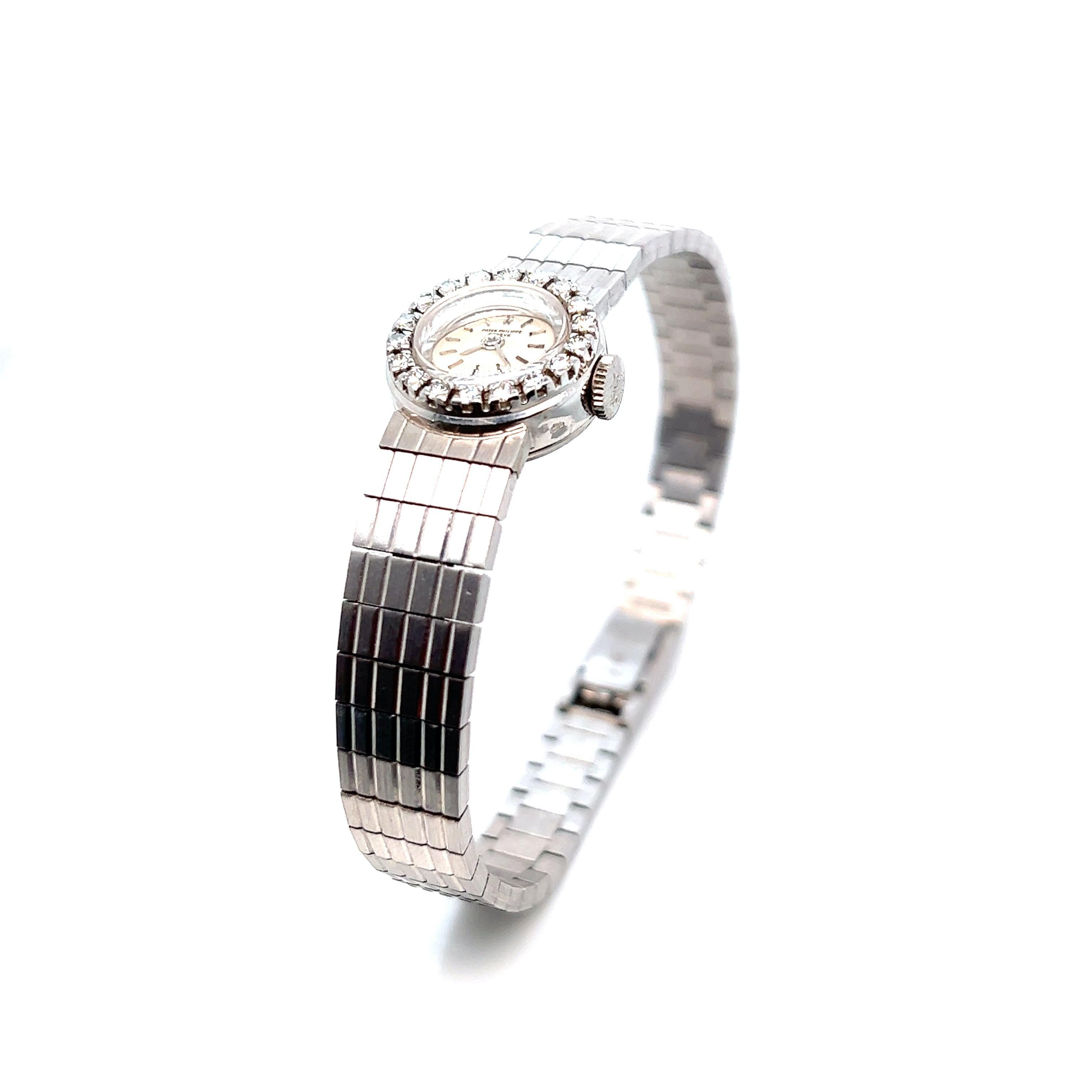 Patek Philippe Genéve Lady's Wristwatch For Sale 2