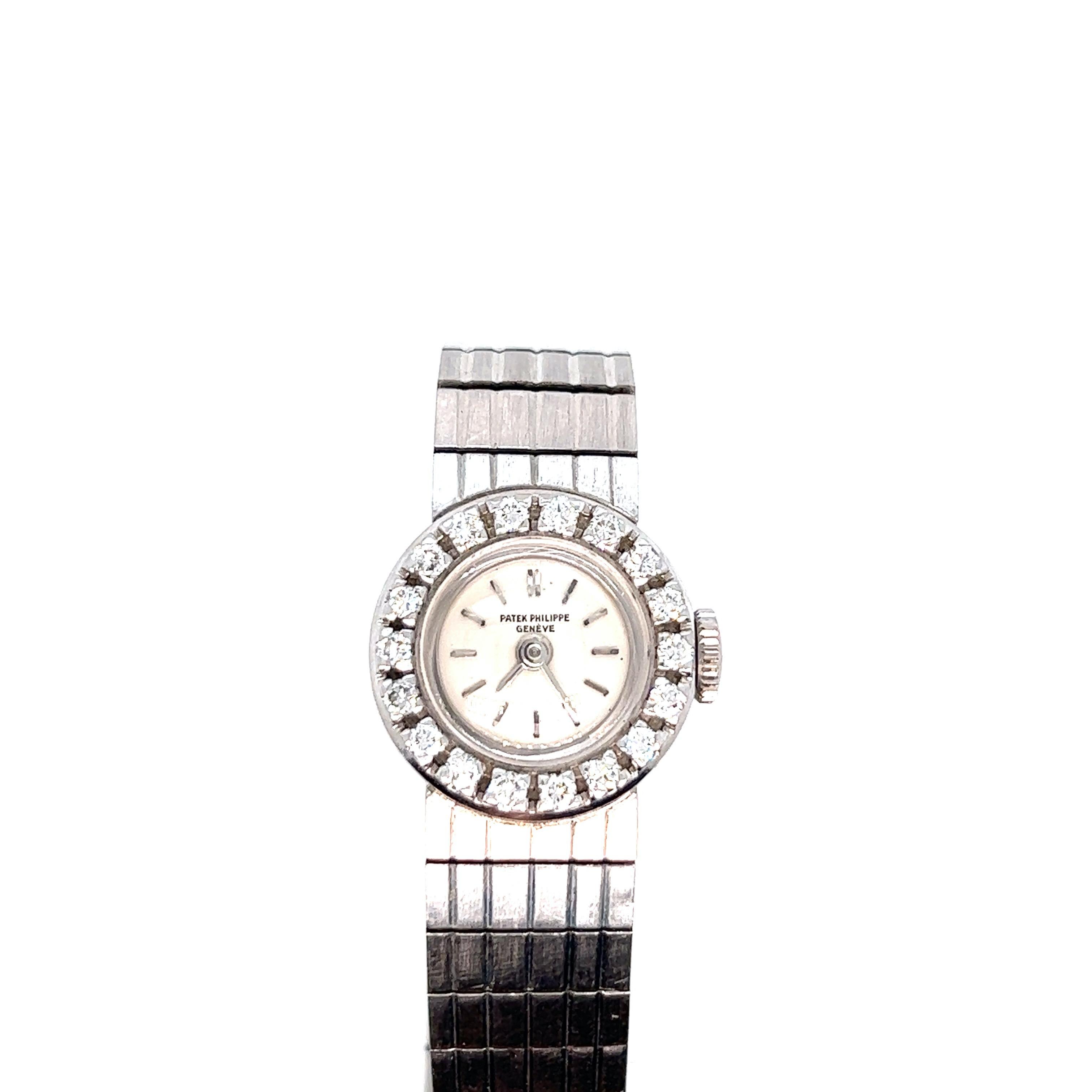 Patek Philippe Genéve Lady's Wristwatch For Sale 3