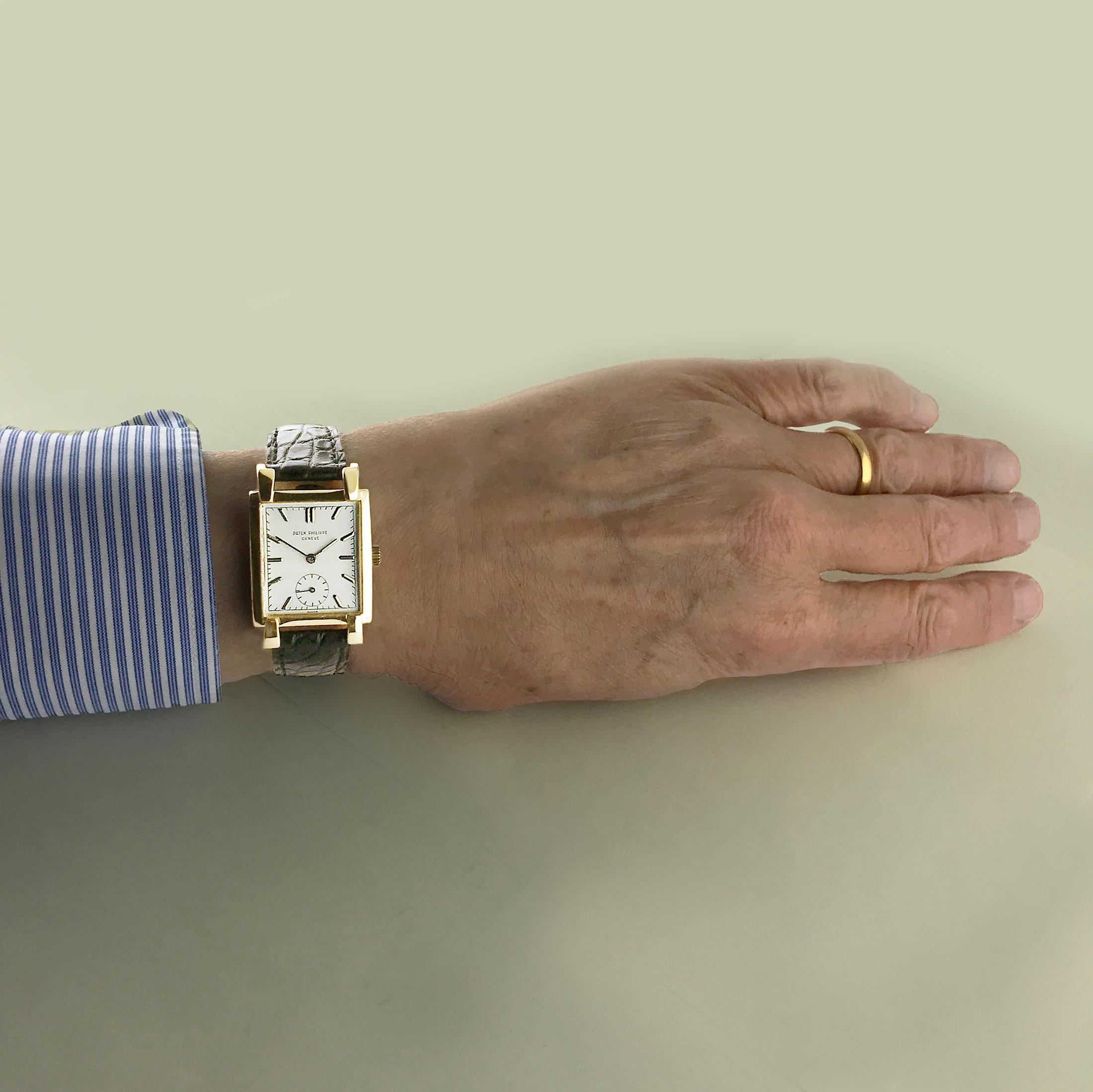 Montre-bracelet Patek Philippe en or datée de 1951 en vente 11