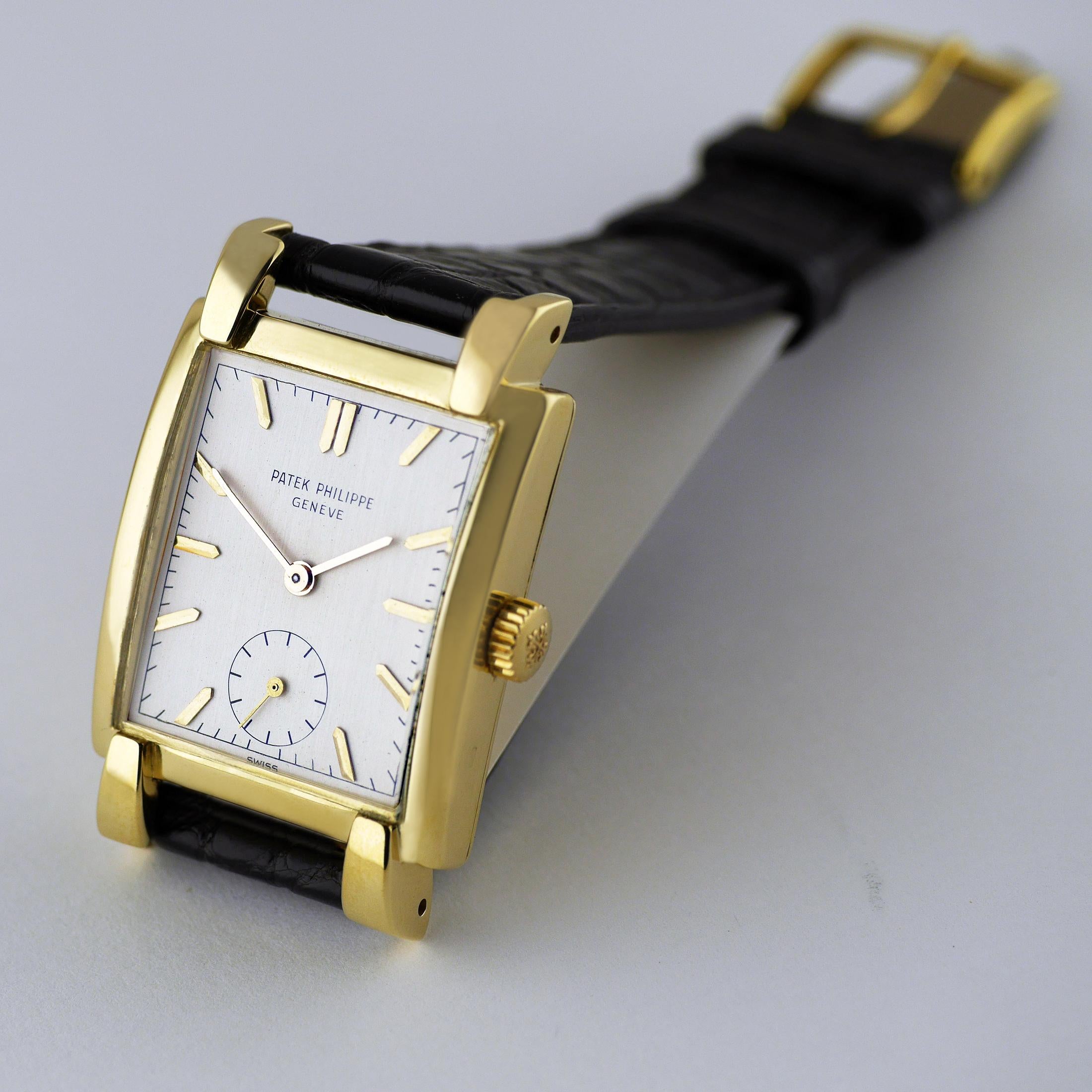 Montre-bracelet Patek Philippe en or datée de 1951 en vente 2
