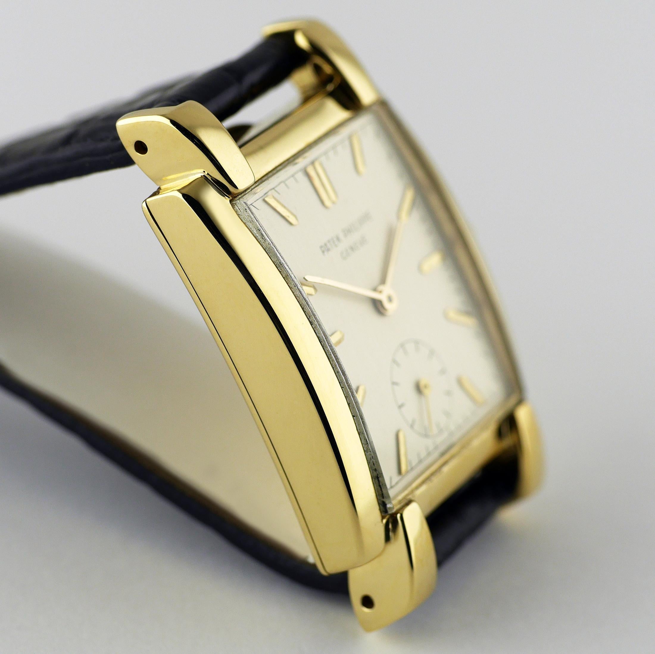 Montre-bracelet Patek Philippe en or datée de 1951 en vente 5
