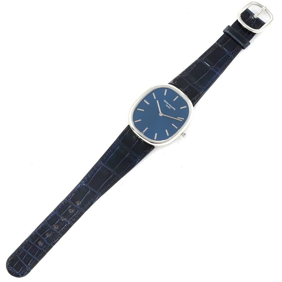 Patek Philippe Montre Ellipse Grande Taille à cadran bleu en platine et or 5738 en vente 2