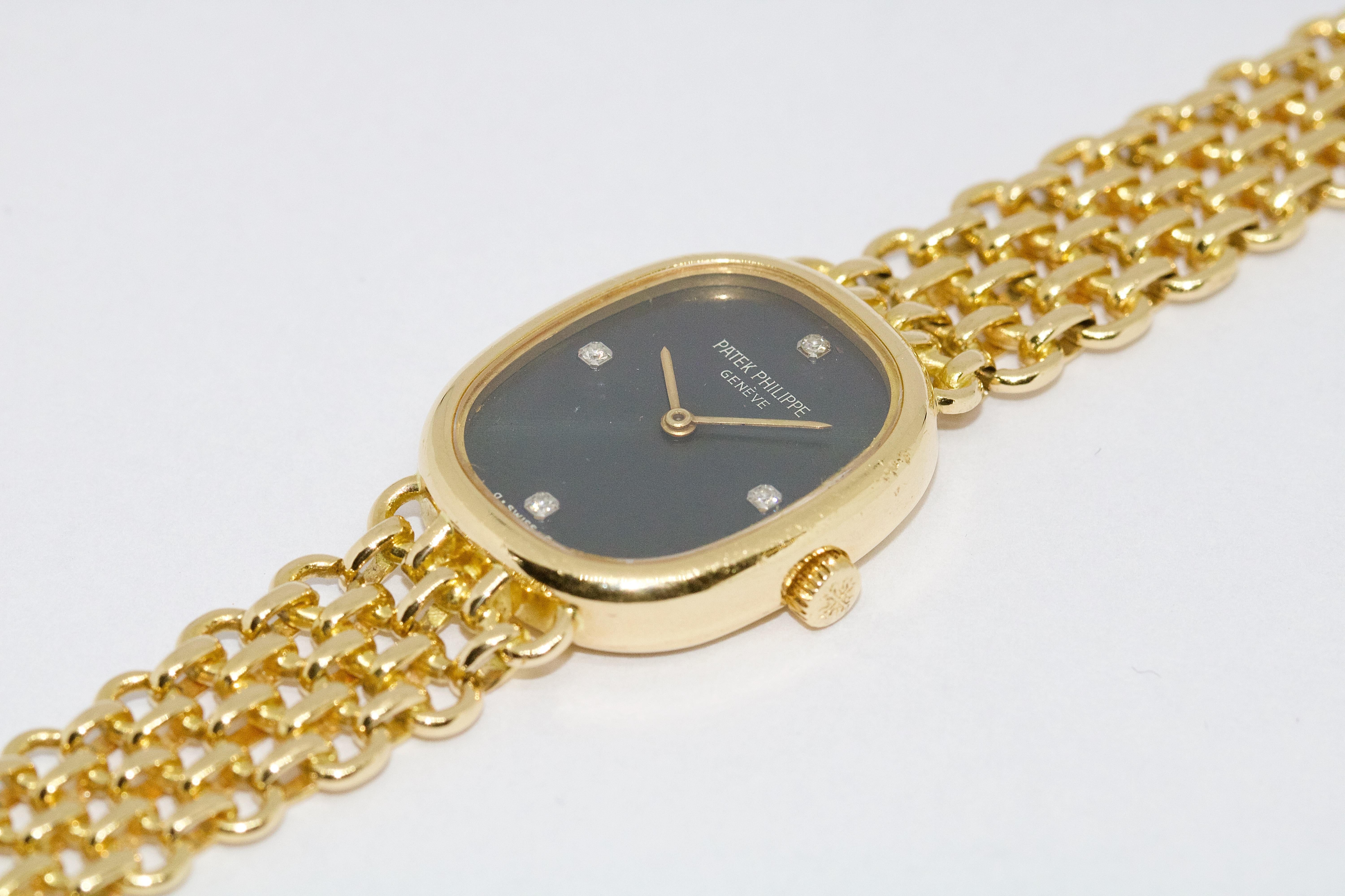 Patek Philippe Golden Ellipse Ladies Wristwatch, 18 Karat, Original Box, Papers 1