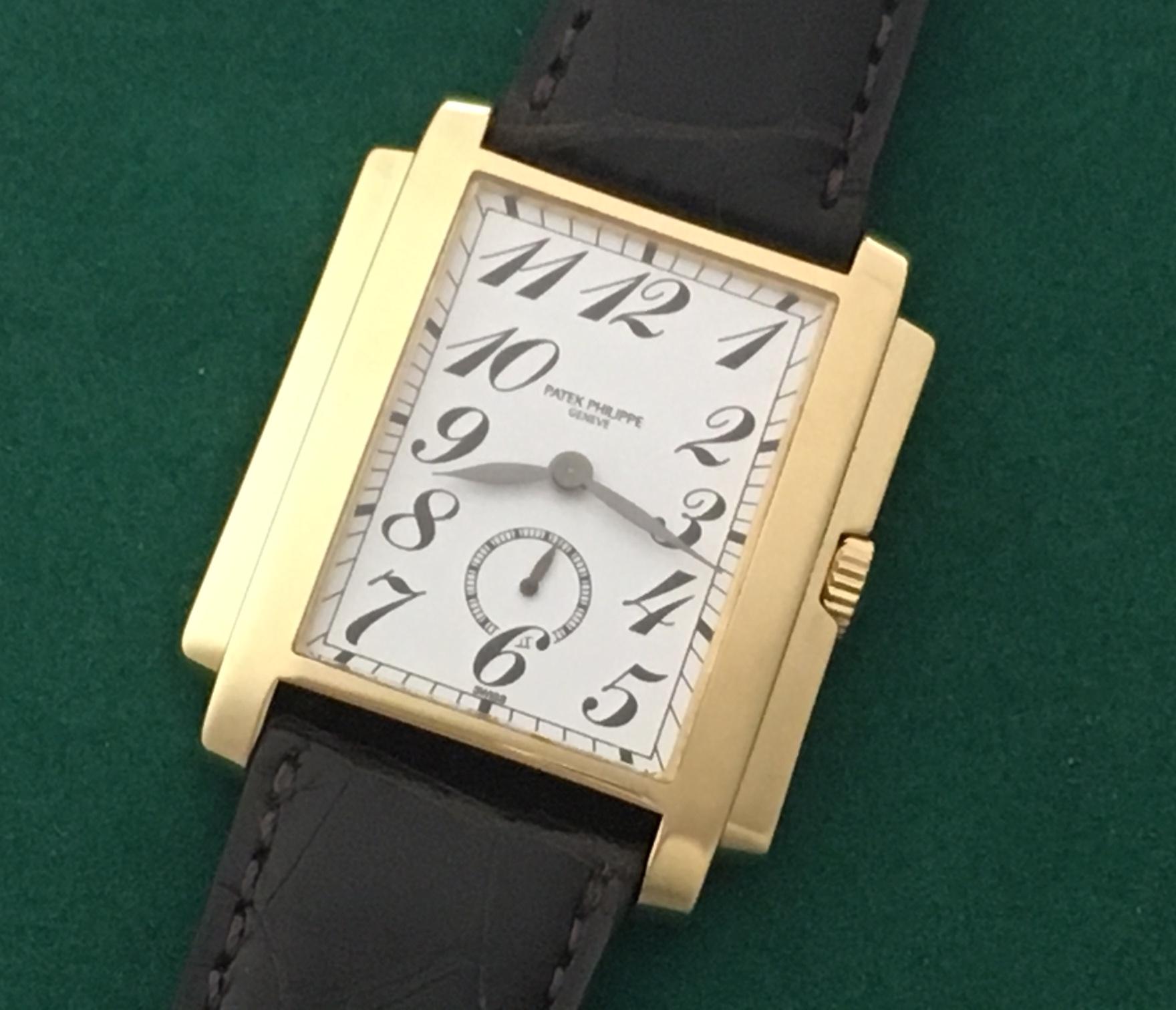 Patek Philippe Gondola 215 Movement with 19 Jewels In Excellent Condition For Sale In Dallas, TX