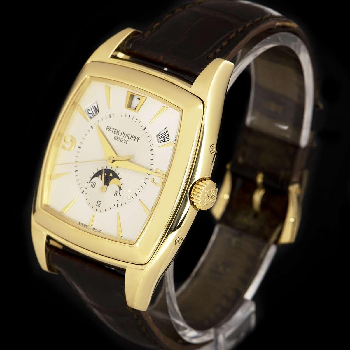 An 18k Yellow Gold Gondolo Annual Calendar Gents Wristwatch, silver dial with applied hour markers and applied arabic numbers 3 and 9, month aperture between 1 and 2 0'clock, 24 hour indicator and moonphase display at 6 0'clock, weekday aperture