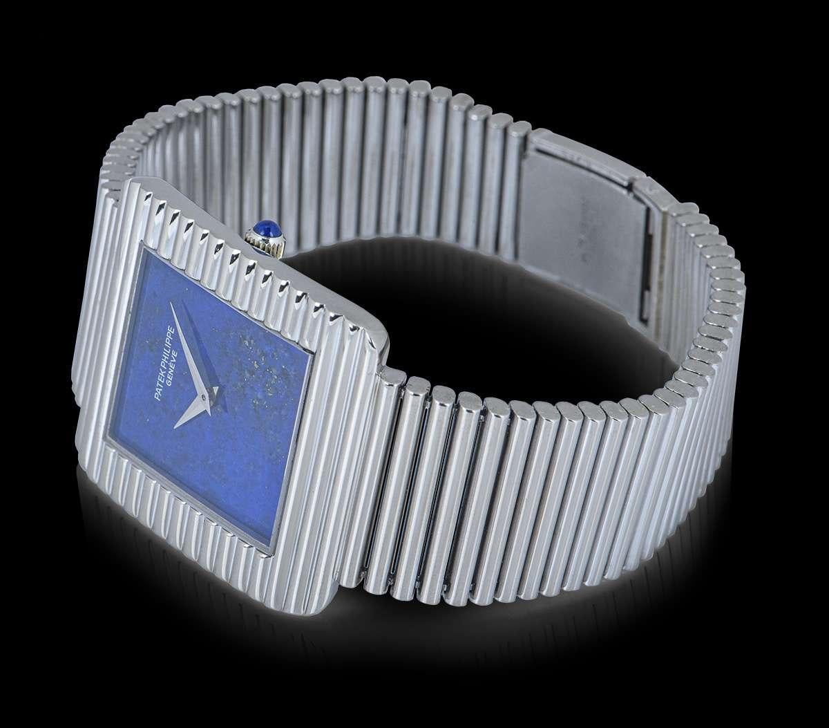 Patek Philippe Gondolo Vintage 18 Karat Gold Lapis Lazuli Dial Rare Ribbed Case In Excellent Condition In London, GB