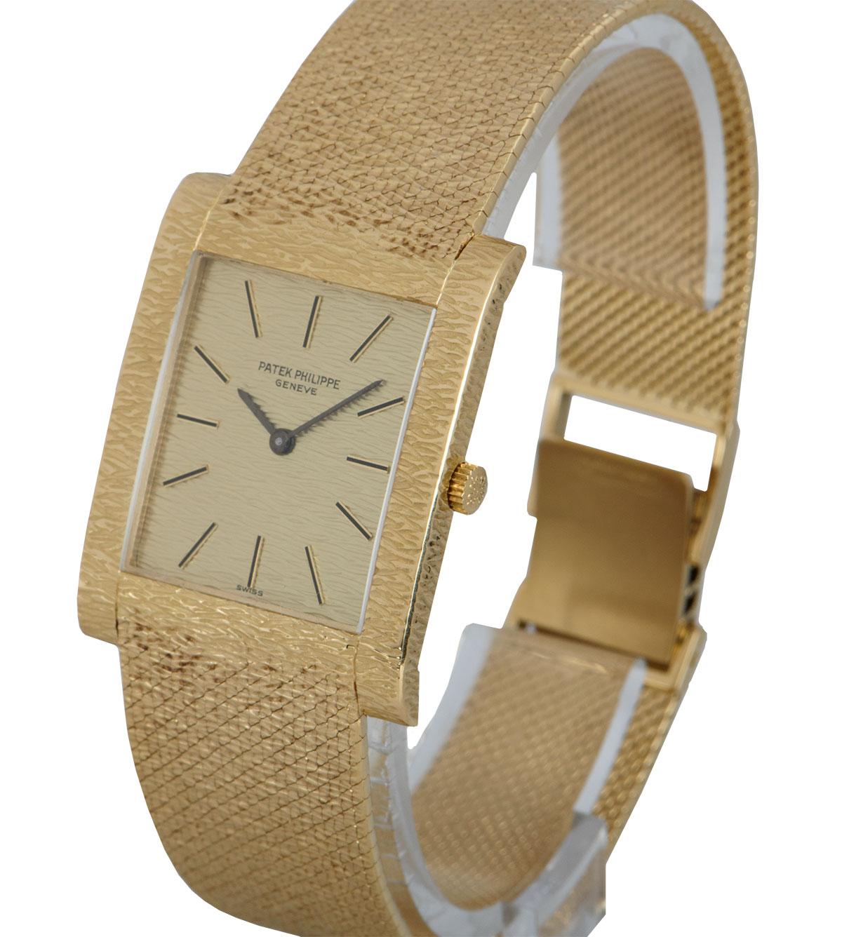 Eine 26 mm 18k Gelbgold Gondolo Vintage Herren Armbanduhr:: Champagner strukturierte Zifferblatt mit aufgesetzten Indexen:: eine feste 18k Gelbgold strukturierte Lünette:: ein 18k Gelbgold integrierte Armband mit einem 18k Gelbgold Schmuck Stil