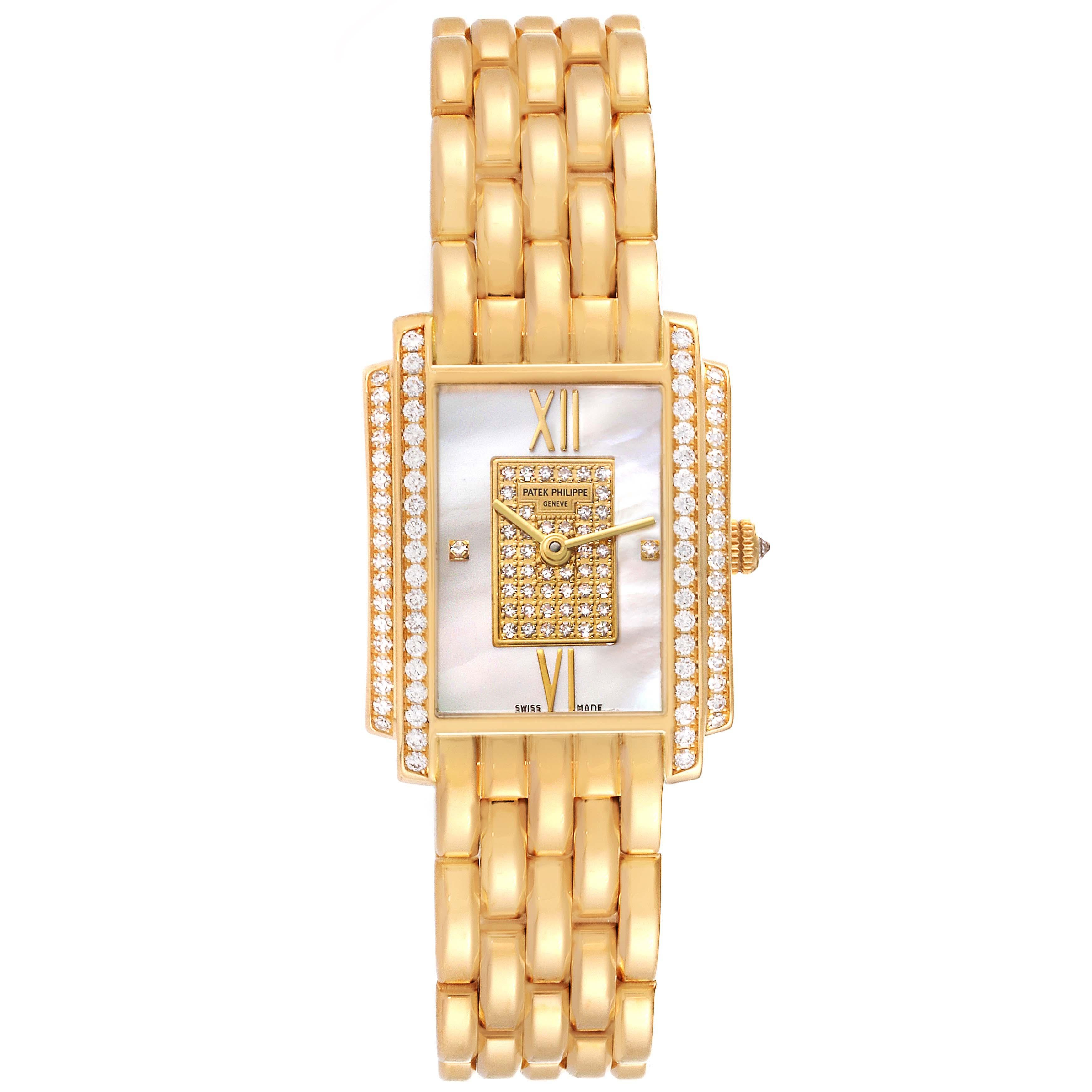 Patek Philippe Montre Gondolo pour femme en or jaune avec cadran en nacre et diamants Excellent état - En vente à Atlanta, GA