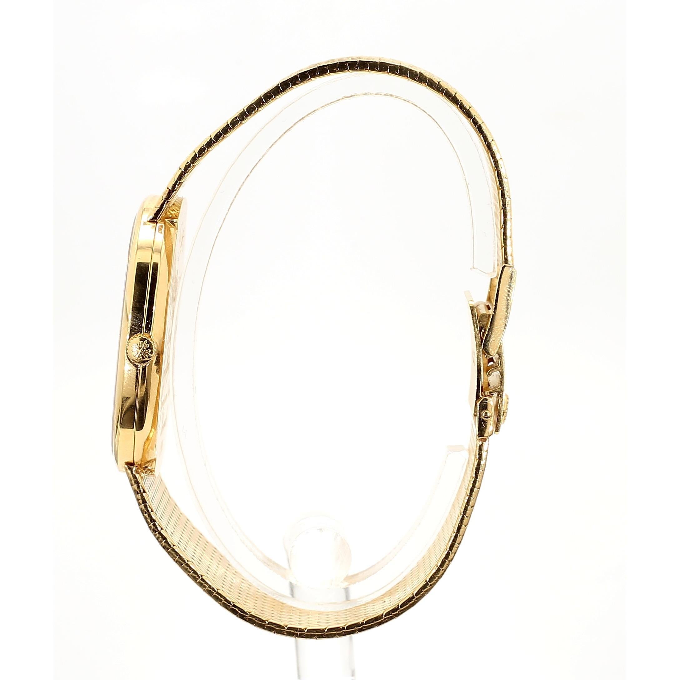 Patek Philippe Grand Ellipse CIRCA 1980 in 18k Gelbgold mit elfenbeinfarbenem Zifferblatt im Zustand „Gut“ im Angebot in New York, NY