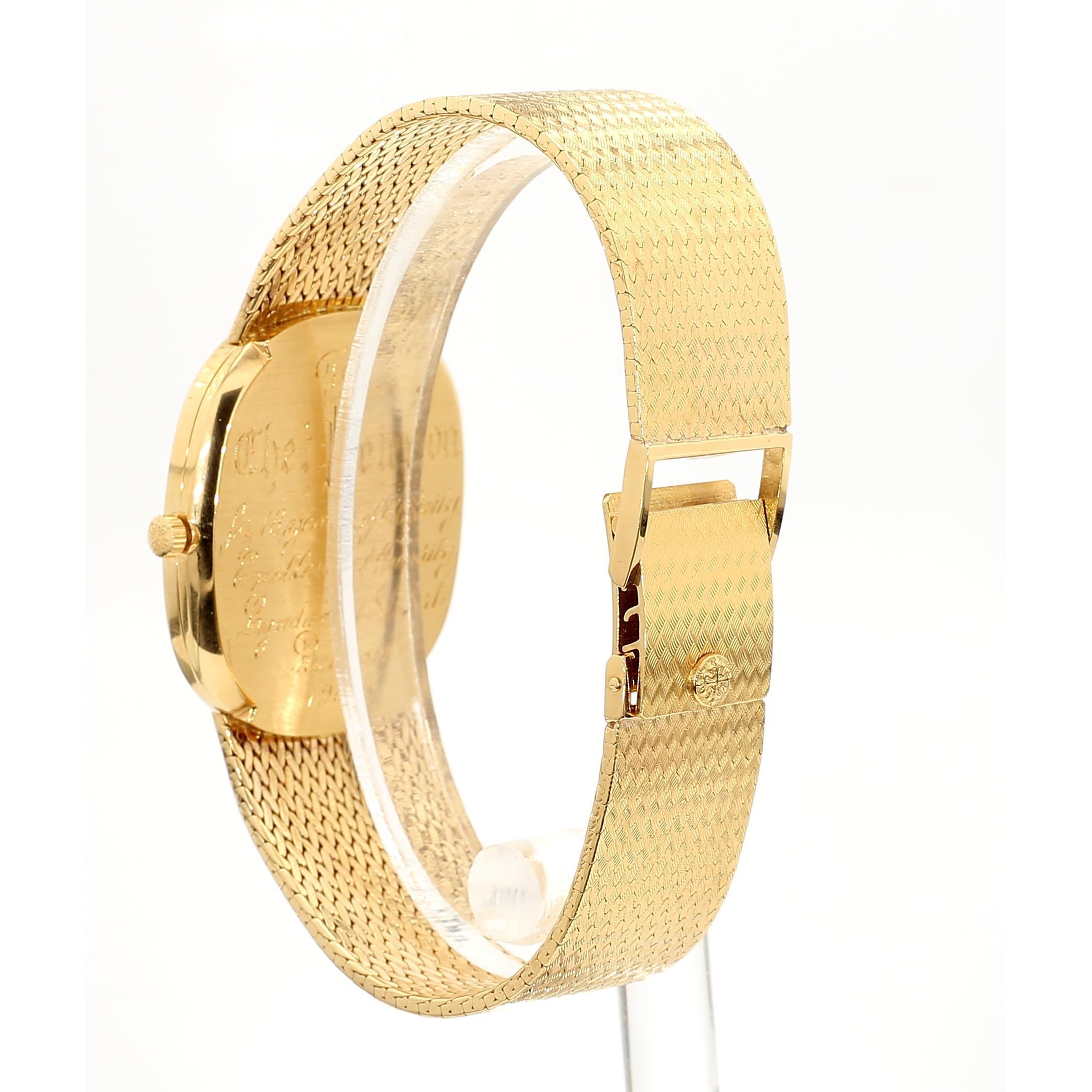 Patek Philippe Grand Ellipse CIRCA 1980 in 18k Gelbgold mit elfenbeinfarbenem Zifferblatt für Damen oder Herren im Angebot