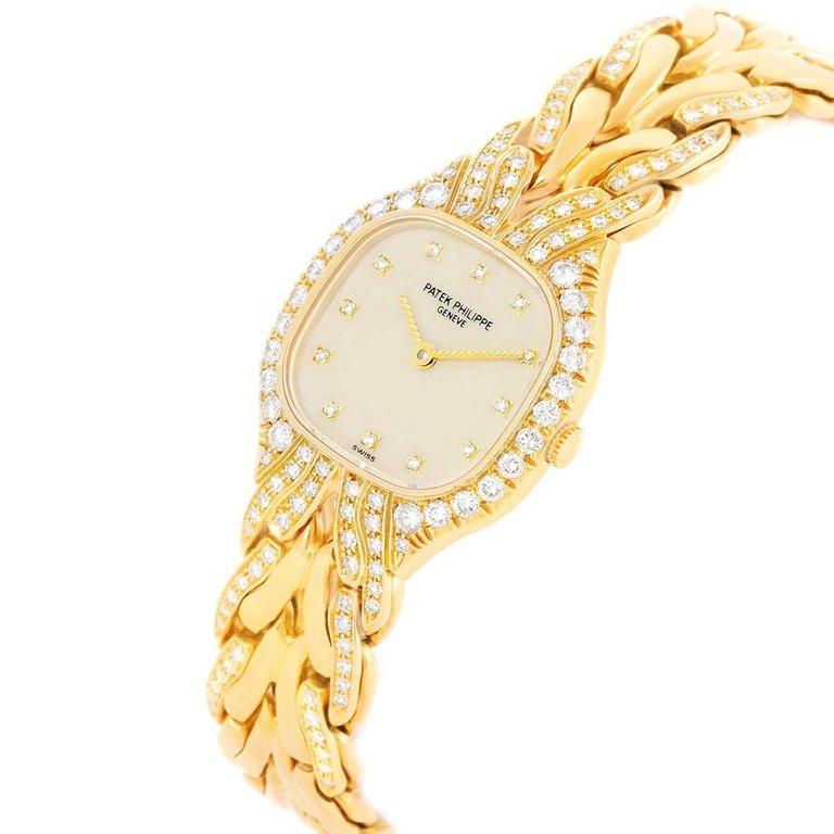 Patek Philippe La Flamme 18 Karat Yellow Gold Diamond Ladies Watch 4715/3 In Excellent Condition In Geneva, CH