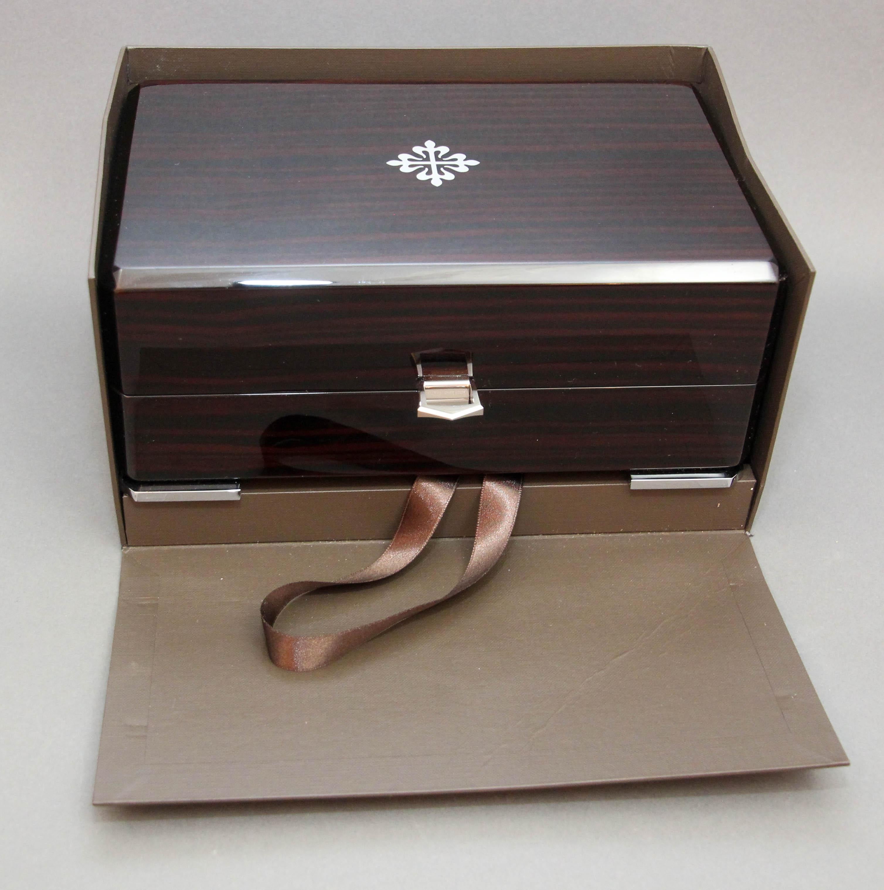 Patek Philippe Lacquered Wood Swiss Watch Presentation Box In Good Condition For Sale In North Hollywood, CA