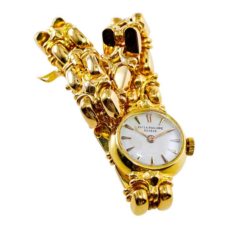Patek Philippe Damen 18 Karat, Gelbgold Art Deco Armbanduhr, circa 1940er Jahre im Angebot 3