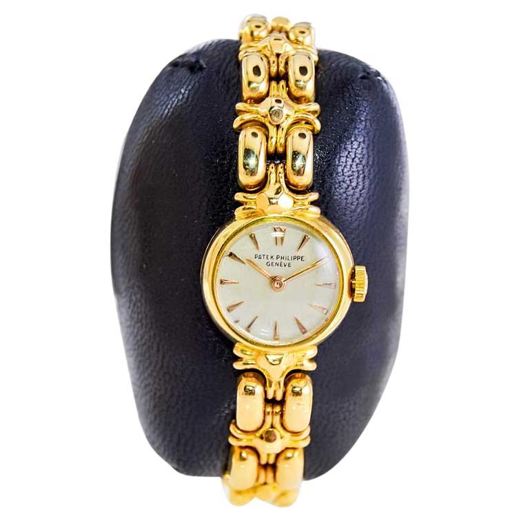 Patek Philippe Damen 18 Karat, Gelbgold Art Deco Armbanduhr, circa 1940er Jahre im Angebot