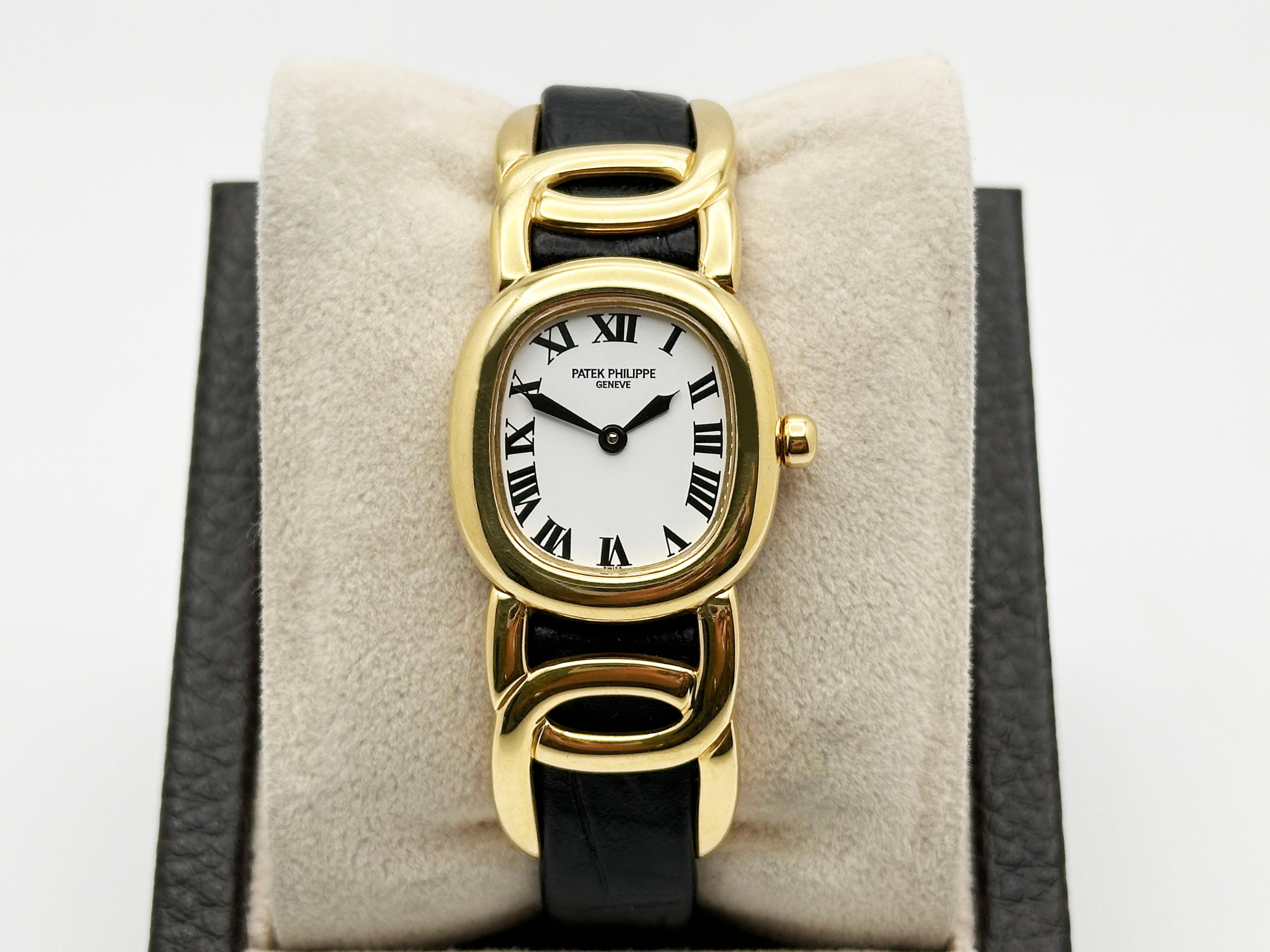Numéro de style : 4830J

 

Modèle : Patek Philippe Ladies Golden Ellipse 

 

Matériau du boîtier : Or jaune 18K 

 

Bracelet : Bracelet en cuir personnalisé 

  

Lunette : or jaune 18K 

  

Cadran : Blanc 

 

Visage : Cristal saphir 

