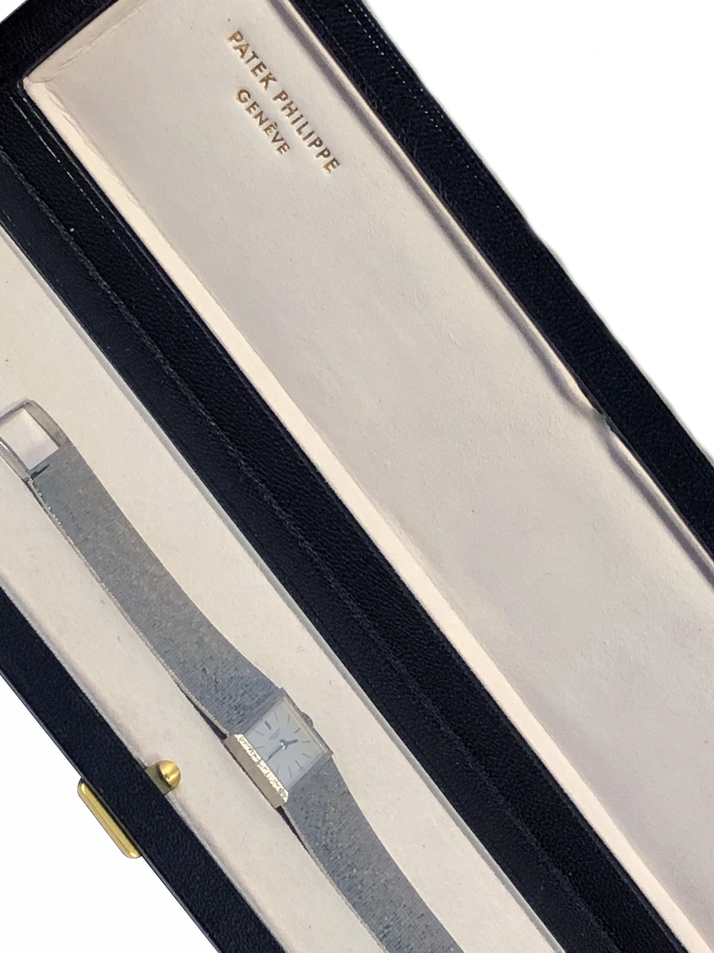 Patek Philippe Montre-bracelet mécanique vintage pour femme en or blanc en vente 2