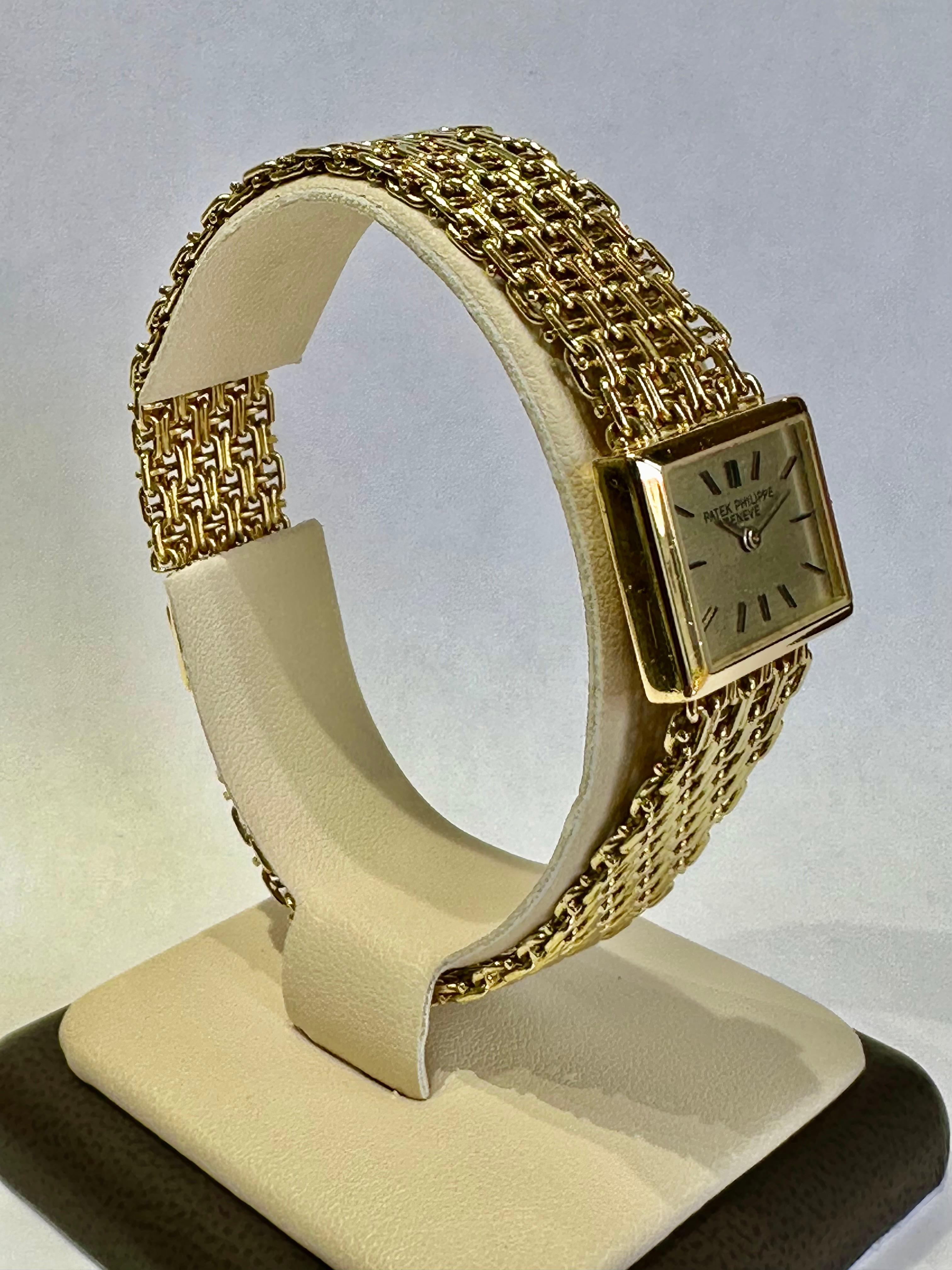 Vintage Patek Philippe Damenuhr 18K Y.G. Ref. # Nr. 3362 1, Gehäuse Nr. 2672712, Uhrwerk Nr. 1240372

Beschreibung / Zustand: Alle Uhren wurden professionell überprüft und gewartet, bevor sie zum Verkauf angeboten wurden. Guter Zustand.

Hersteller: