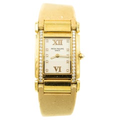 Patek Philippe Montre-bracelet pour femme en or jaune « vingt-quatre » avec diamants Réf. 4920 L