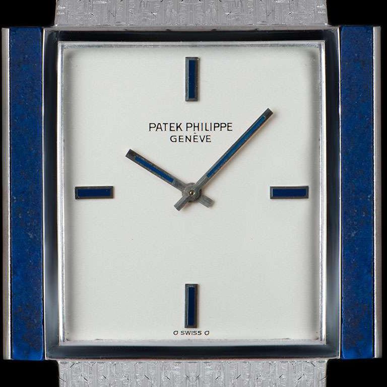 An 18k White Gold Gondolo Vintage Gents Wristwatch, silver dial with applied lapis lazuli set hour markers at 3, 6, 9 & 12 0'clock, a fixed 18k white gold bezel set with lapis lazuli on either side of the case, an 18k white gold integrated bracelet