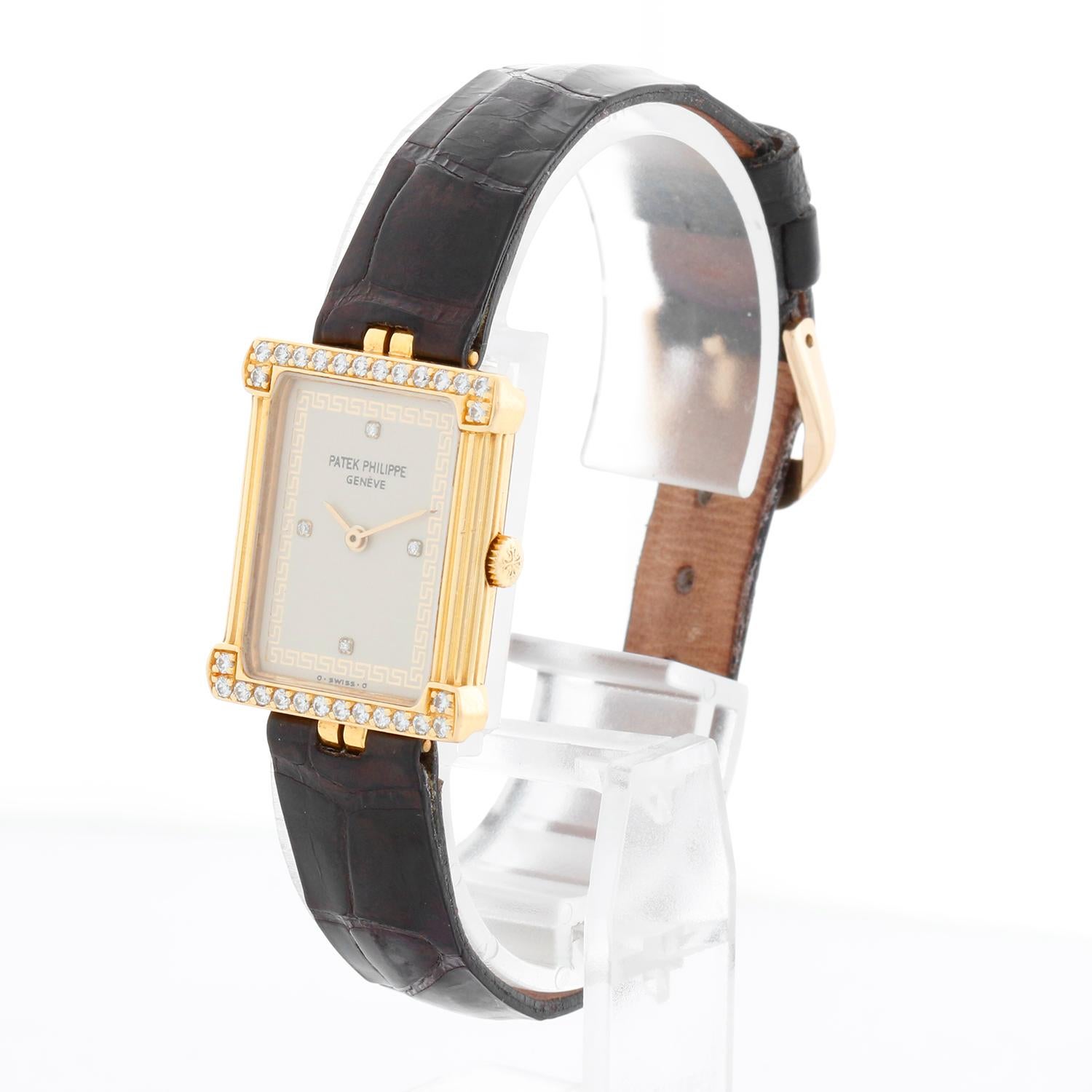 Patek Philippe Les Grecques Montre pour dames en or jaune Ref 4632 Excellent état - En vente à Dallas, TX