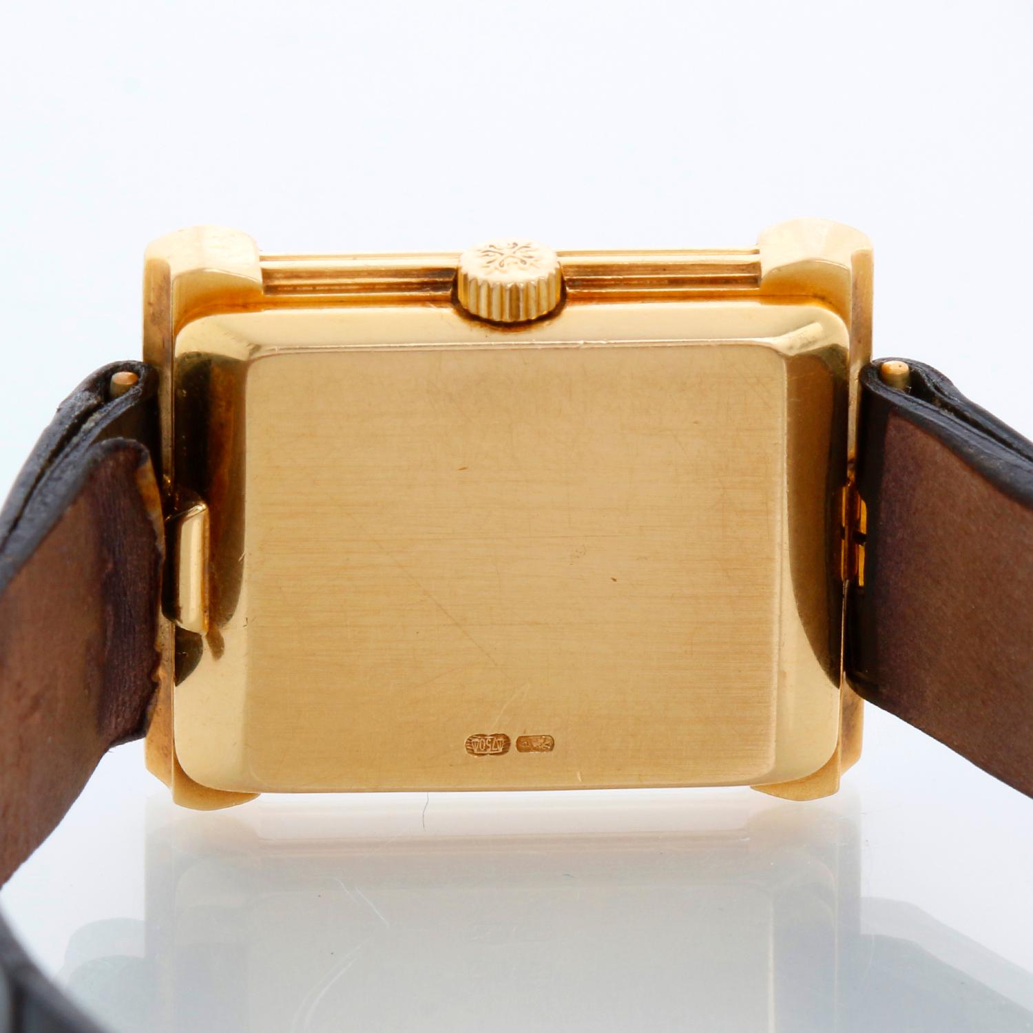 Patek Philippe Les Grecques Montre pour dames en or jaune Ref 4632 en vente 1