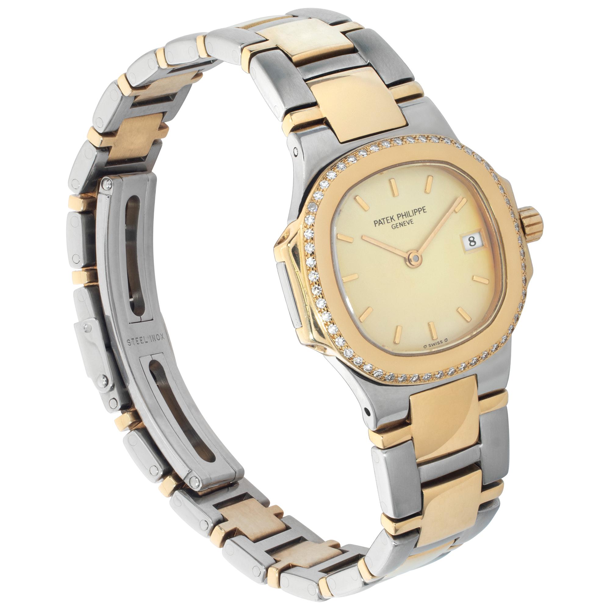 Patek Philippe Nautilus 18k gold & stainless steel Quartz Wristwatch Ref 4700/62 In Excellent Condition For Sale In Surfside, FL
