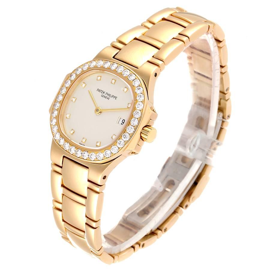 Patek Philippe: 18 Karat Gelbgold Diamant Damenuhr Nautilus 4700 im Angebot 1