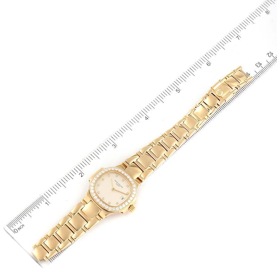 Patek Philippe: 18 Karat Gelbgold Diamant Damenuhr Nautilus 4700 im Angebot 6