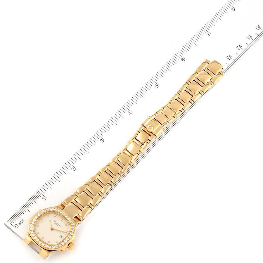 Patek Philippe Nautilus: 18 Karat Gelbgold Diamant-Damenuhr 4700 im Angebot 6