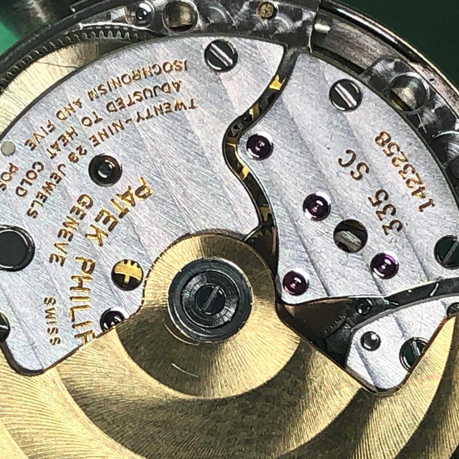 Patek Philippe Nautilus 18k Yellow Gold Watch 3800 J In Excellent Condition In Dallas, TX