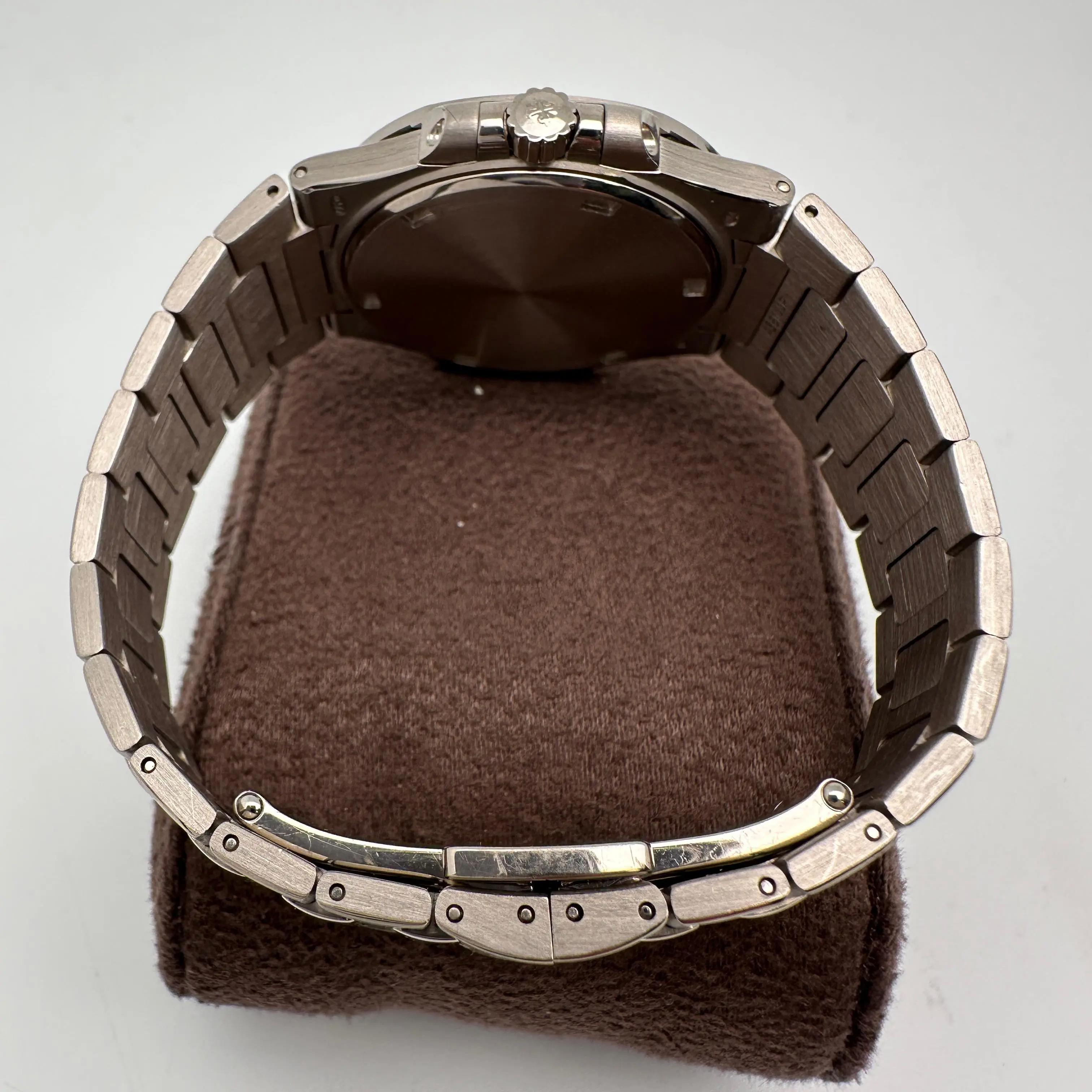 Patek Philippe Nautilus 32mm 18K White Gold Silver Dial Ladies Watch 7011/1G-001 10