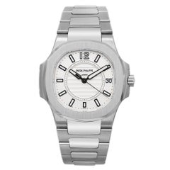Patek Philippe Nautilus 32mm 18K Weißgold Silber Zifferblatt Damenuhr 7011/1G-001