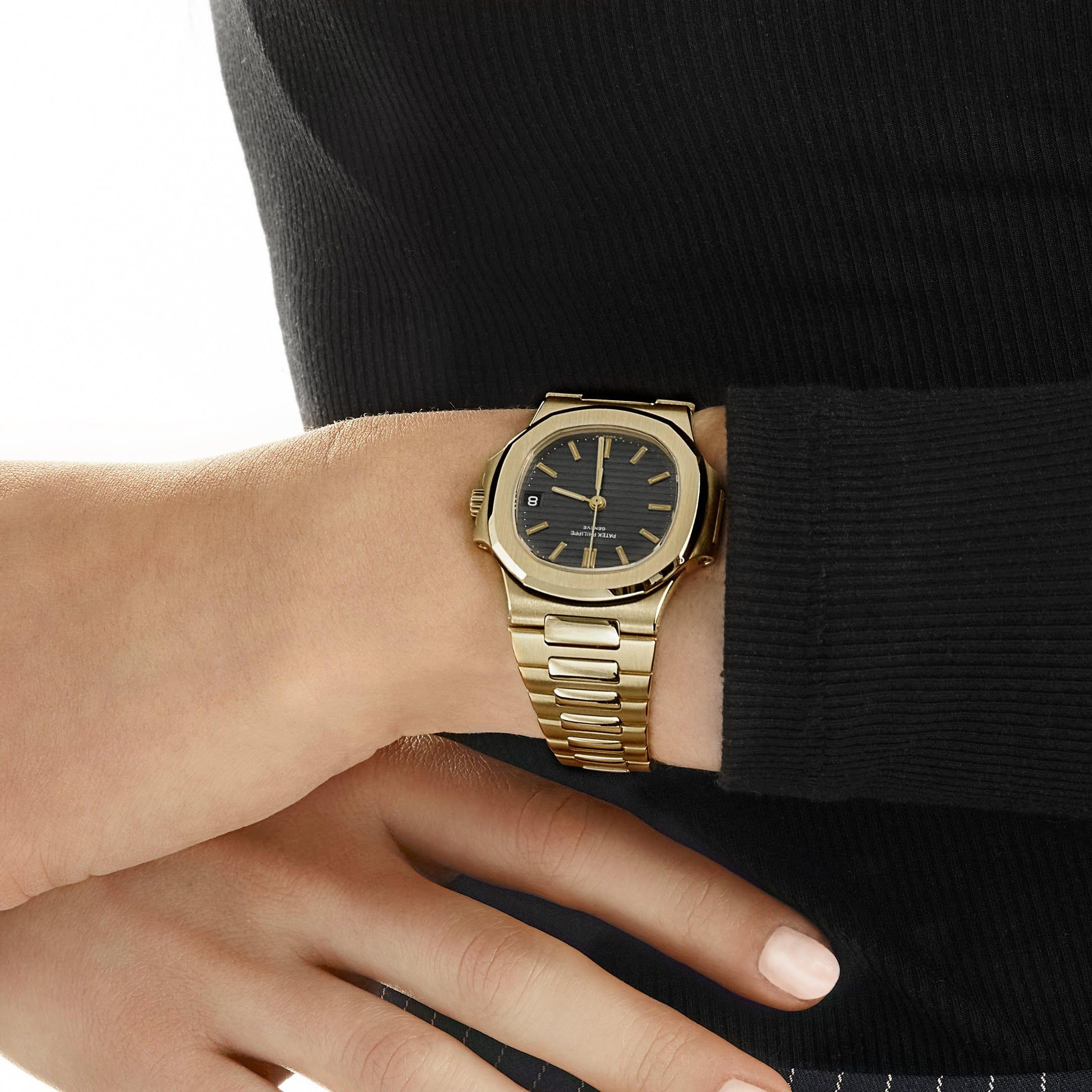 Jewels Aficionado offers the Patek Philippe Nautilus 3800/1 in yellow gold with a blue dial is a classic luxury sports watch that epitomizes the timeless elegance of the Nautilus collection. Crafted in 18k yellow gold, the 37.5mm case features the